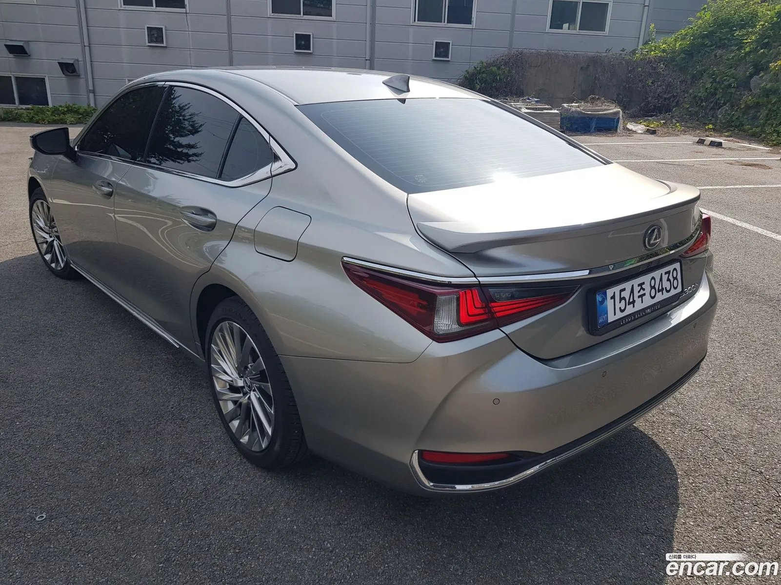 Lexus ES300h 7th Gen 2025 — 9