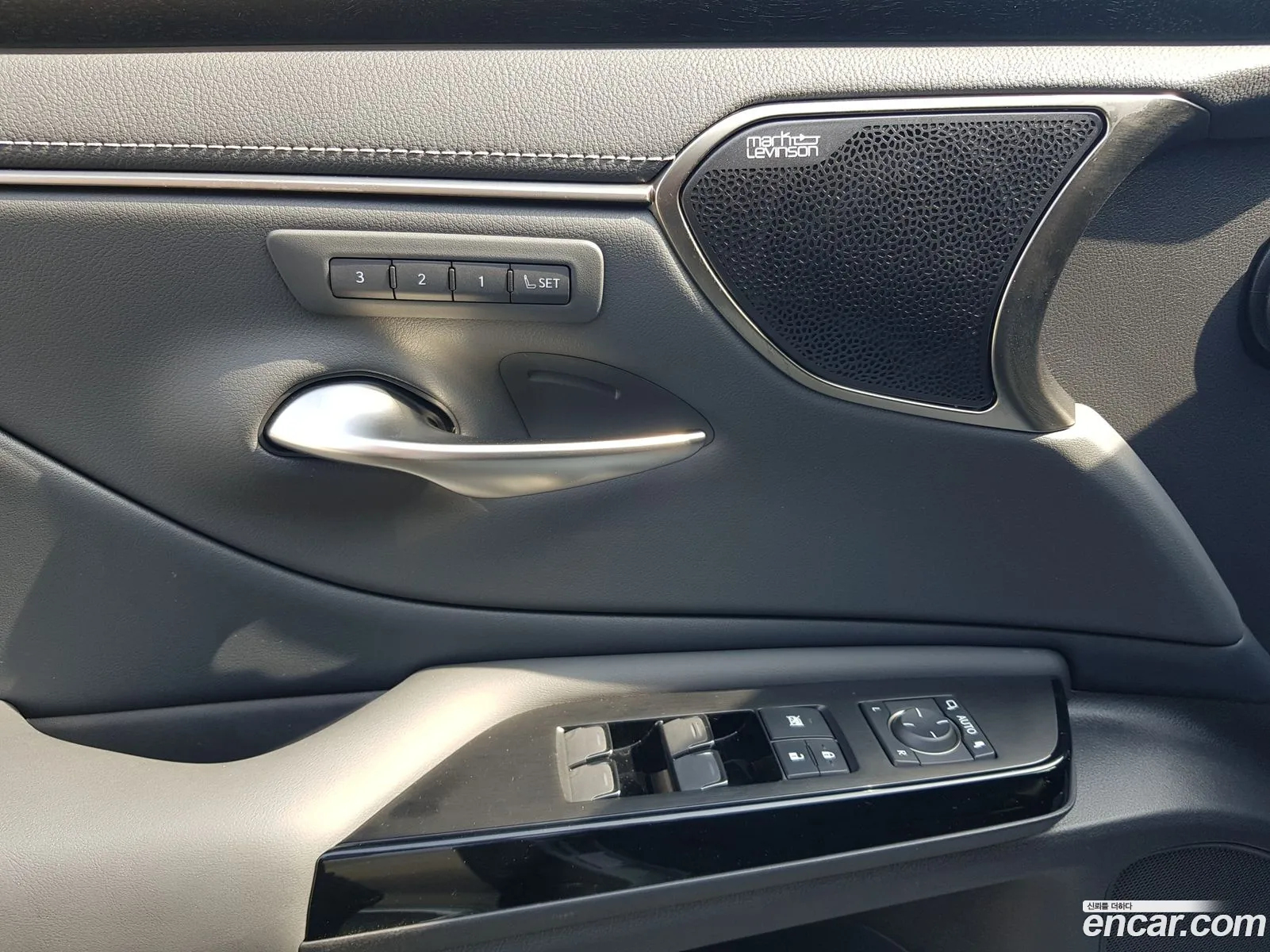 Lexus ES300h 7th Gen 2025 — 14