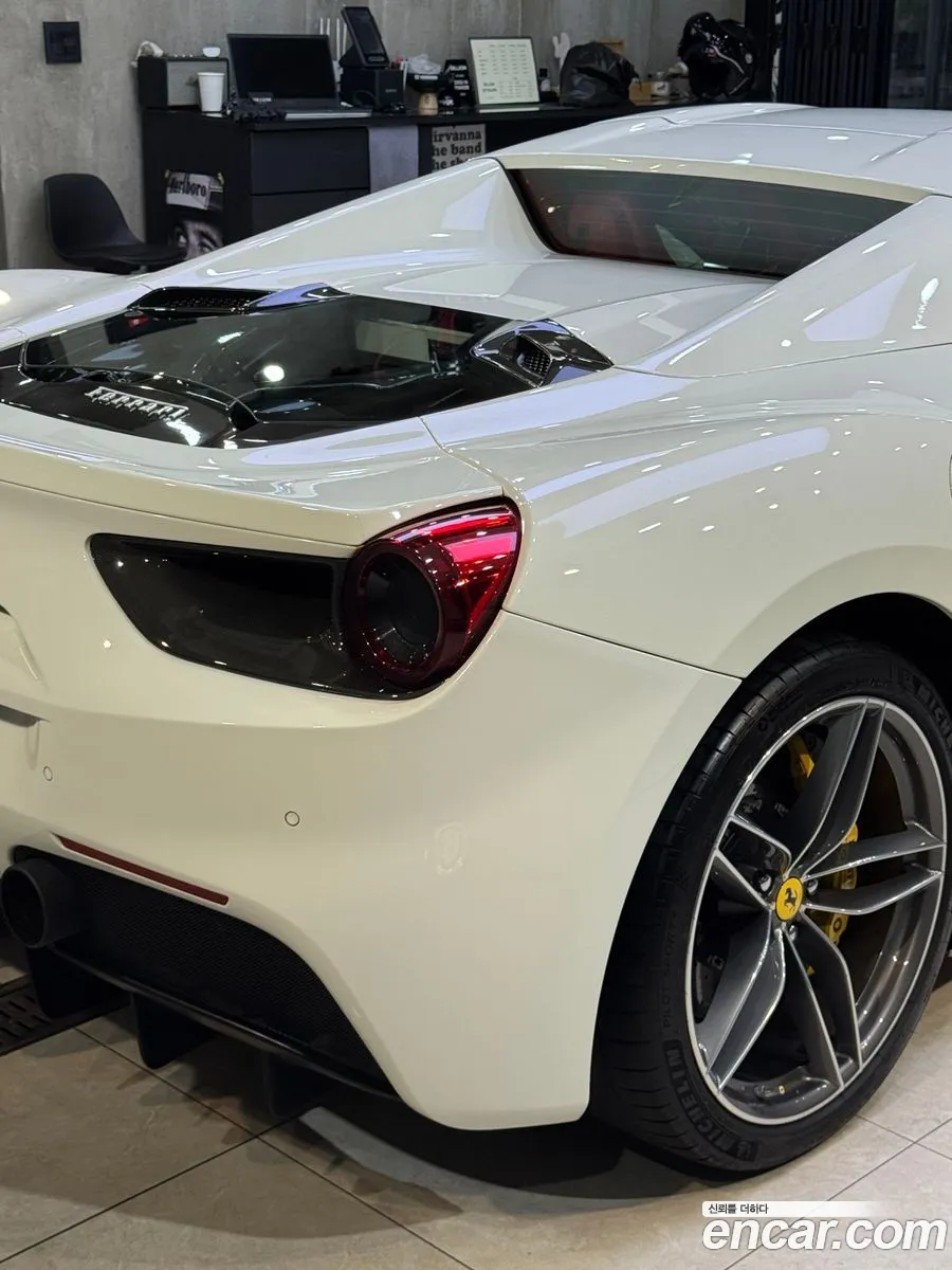 Ferrari 488 Spider 2017 — 10