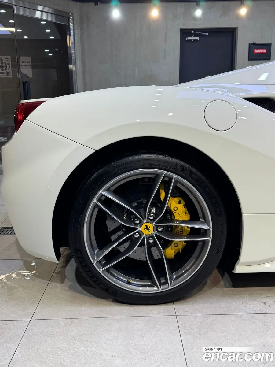 Ferrari 488 Spider 2017 — 11