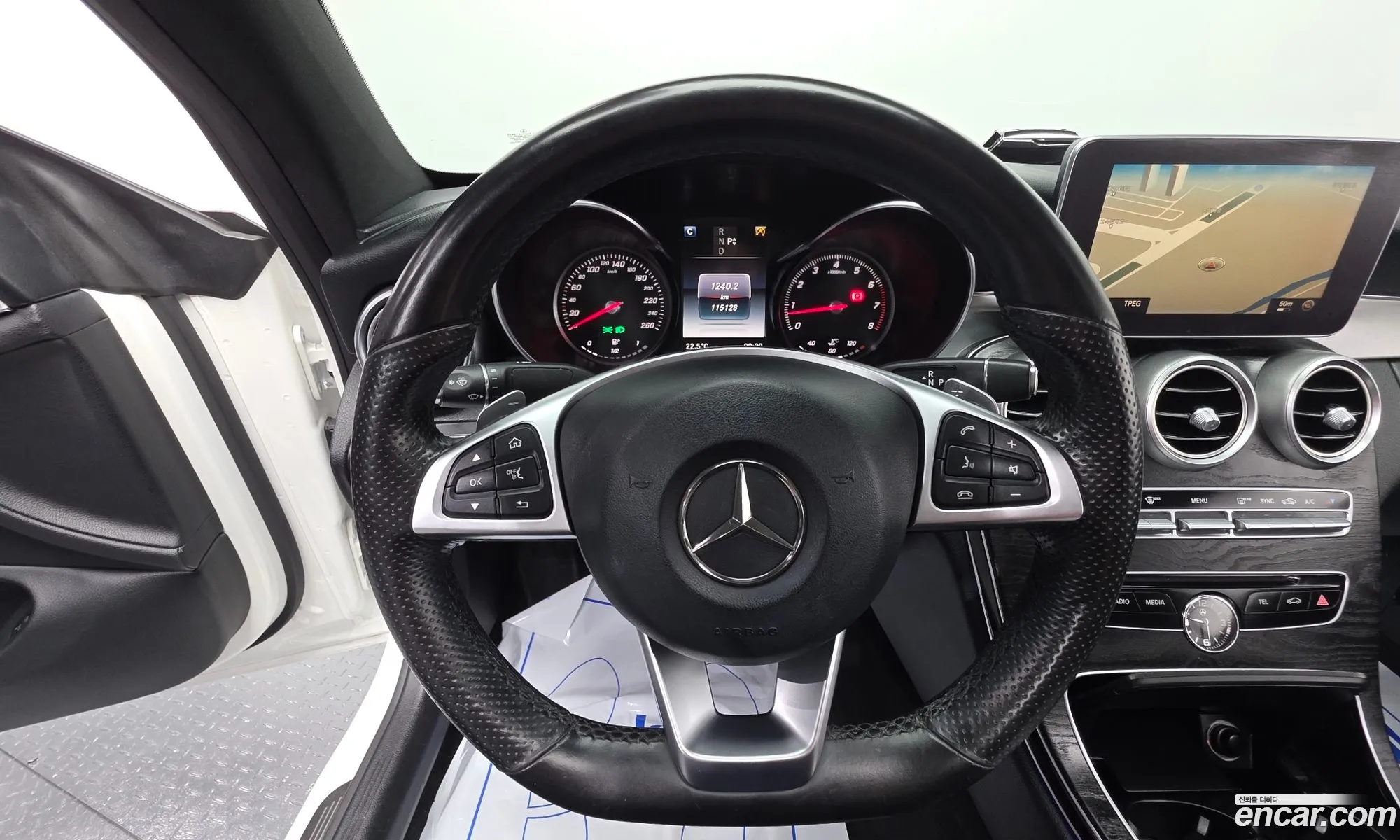 Mercedes-Benz C-Class W205 2016 — 15
