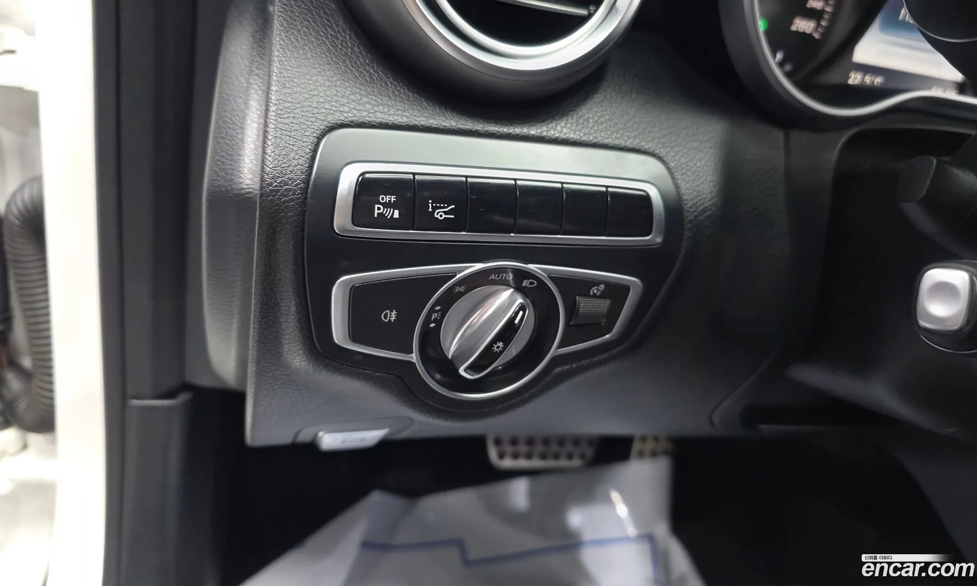 Mercedes-Benz C-Class W205 2016 — 11