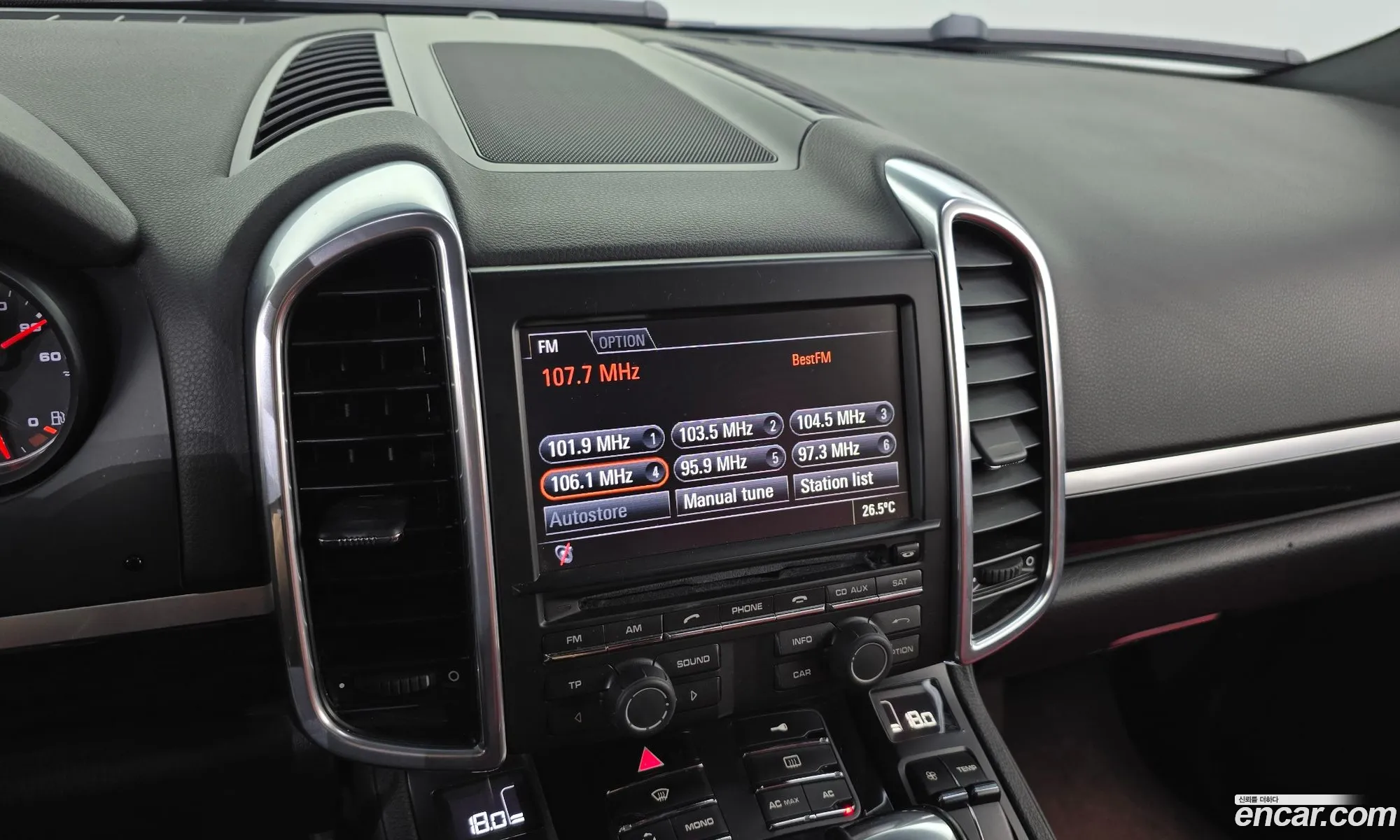 Porsche Cayenne 2011 — 12
