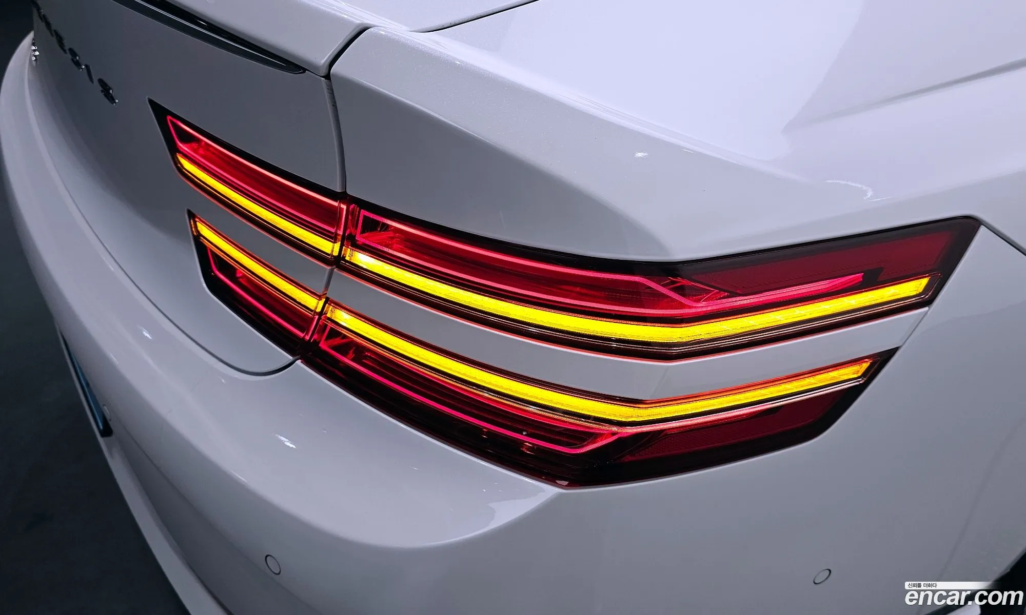 Genesis Electrified G80 2022 — 11