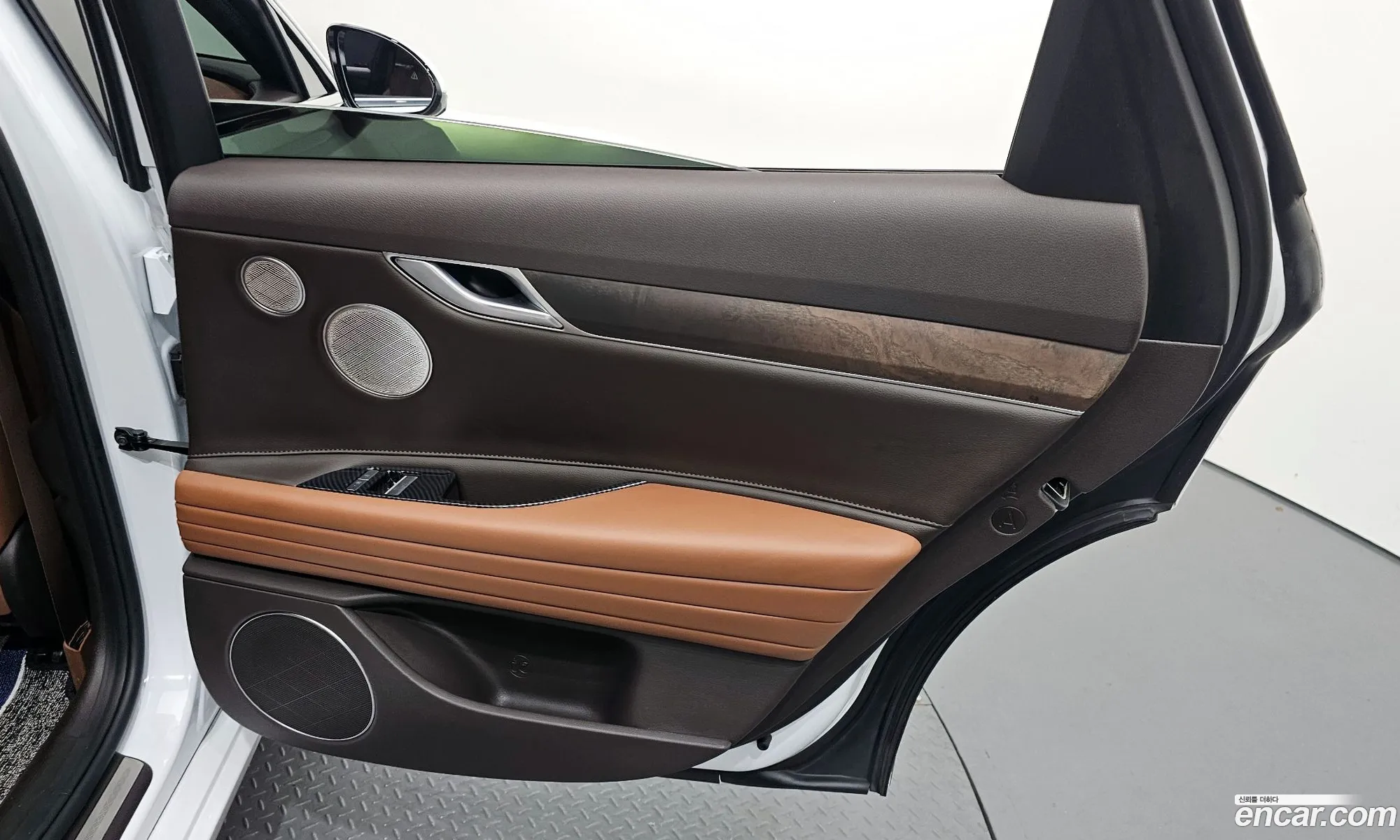 Genesis Electrified G80 2022 — 32