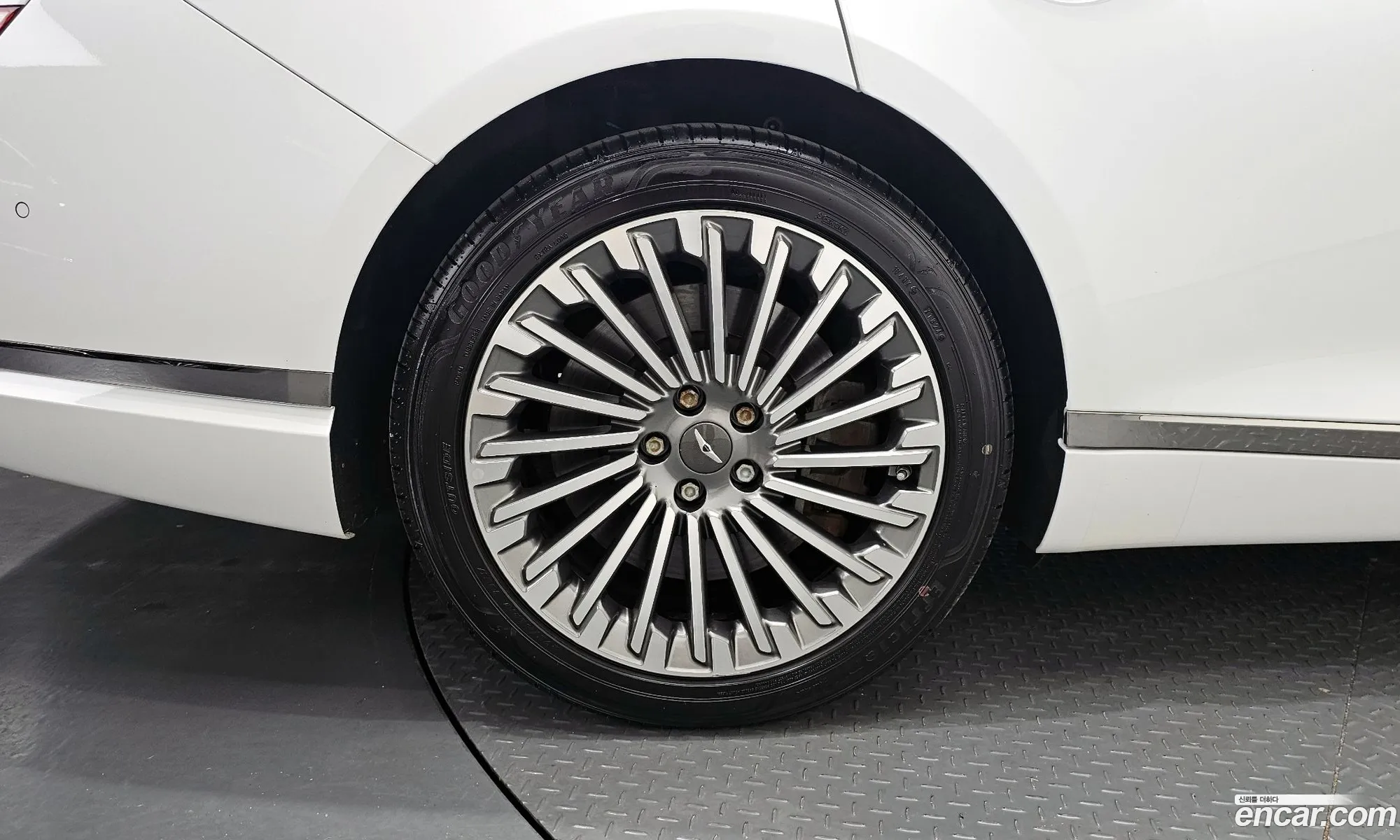 Genesis Electrified G80 2022 — 16