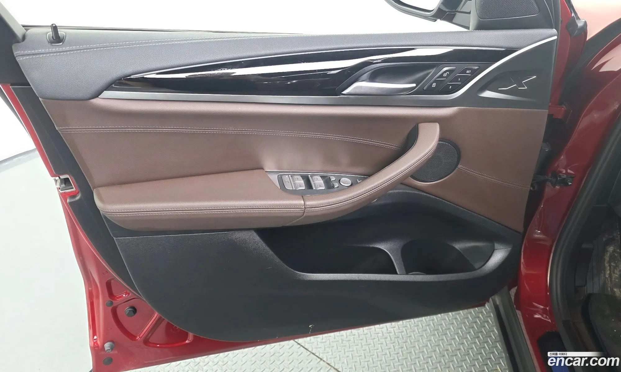 BMW X4 2020 WBA2V9105M9E00375 — 32