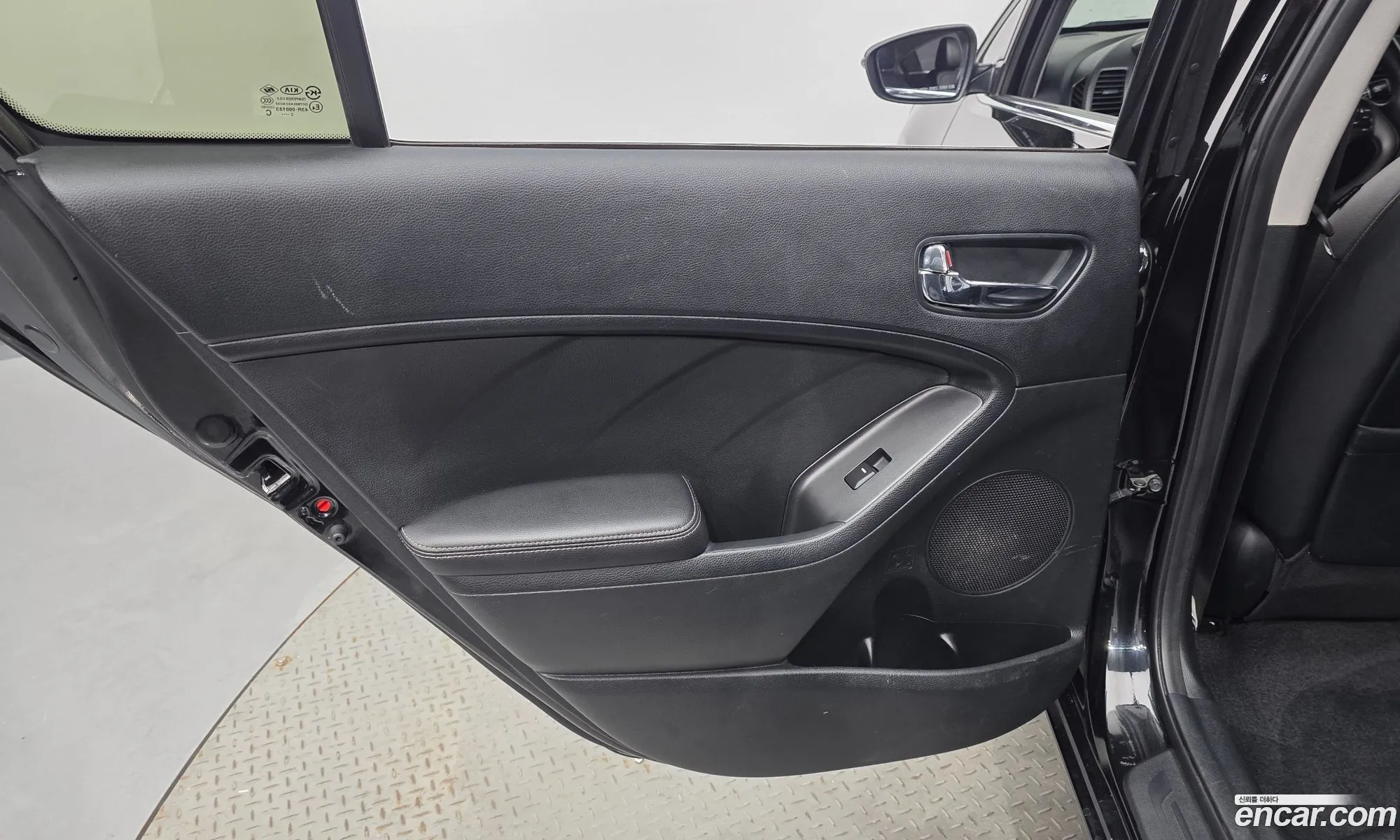 Kia K3 2012 — 29