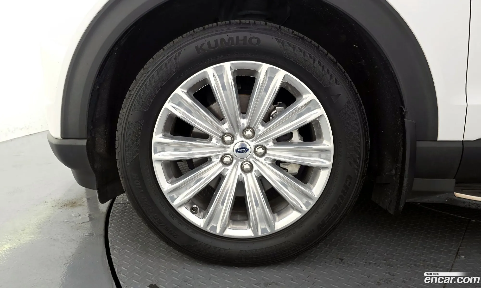 Ford Explorer 6th Gen 2020 1FMSK8FH9LGC17438 — 5