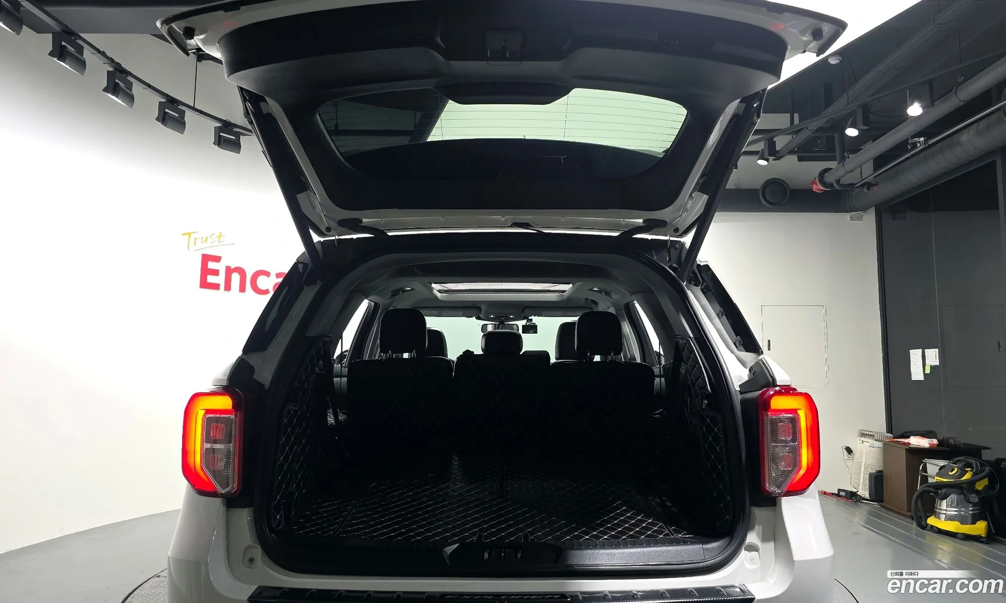 Ford Explorer 6th Gen 2020 1FMSK8FH9LGC17438 — 16