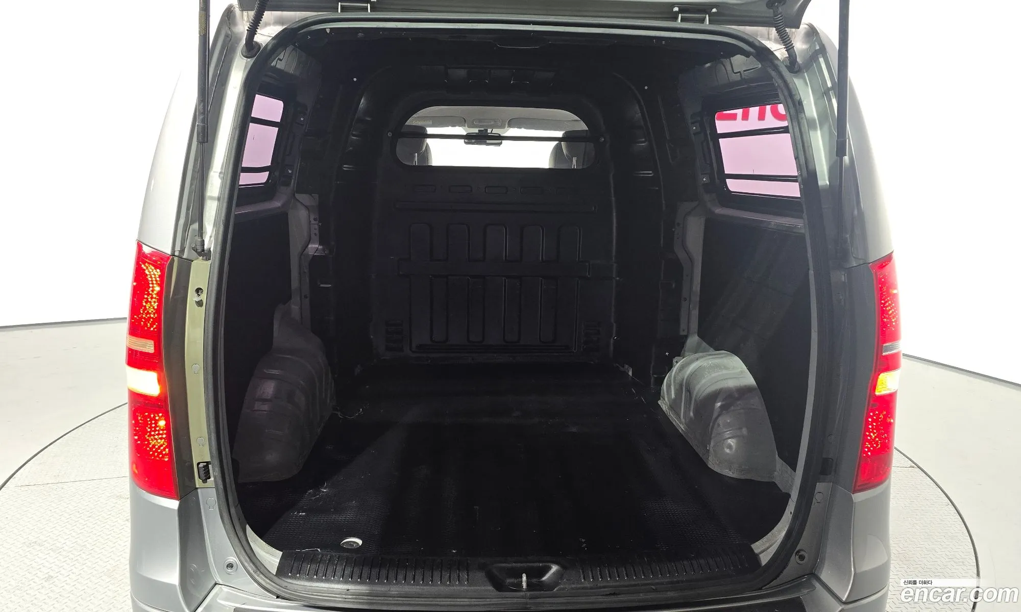 Hyundai Grand Starex 2013 — 27