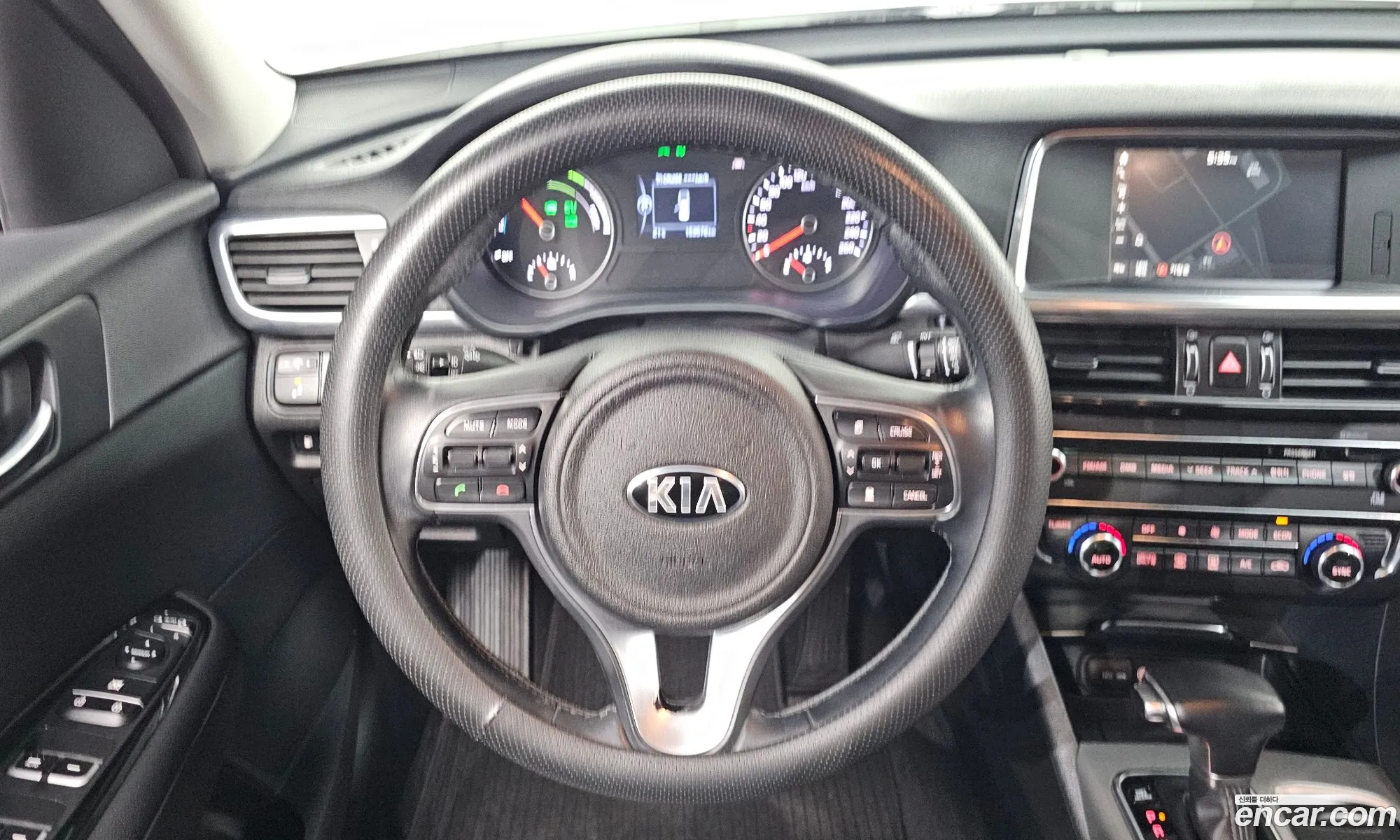 Kia K5 Hybrid 2016 — 12