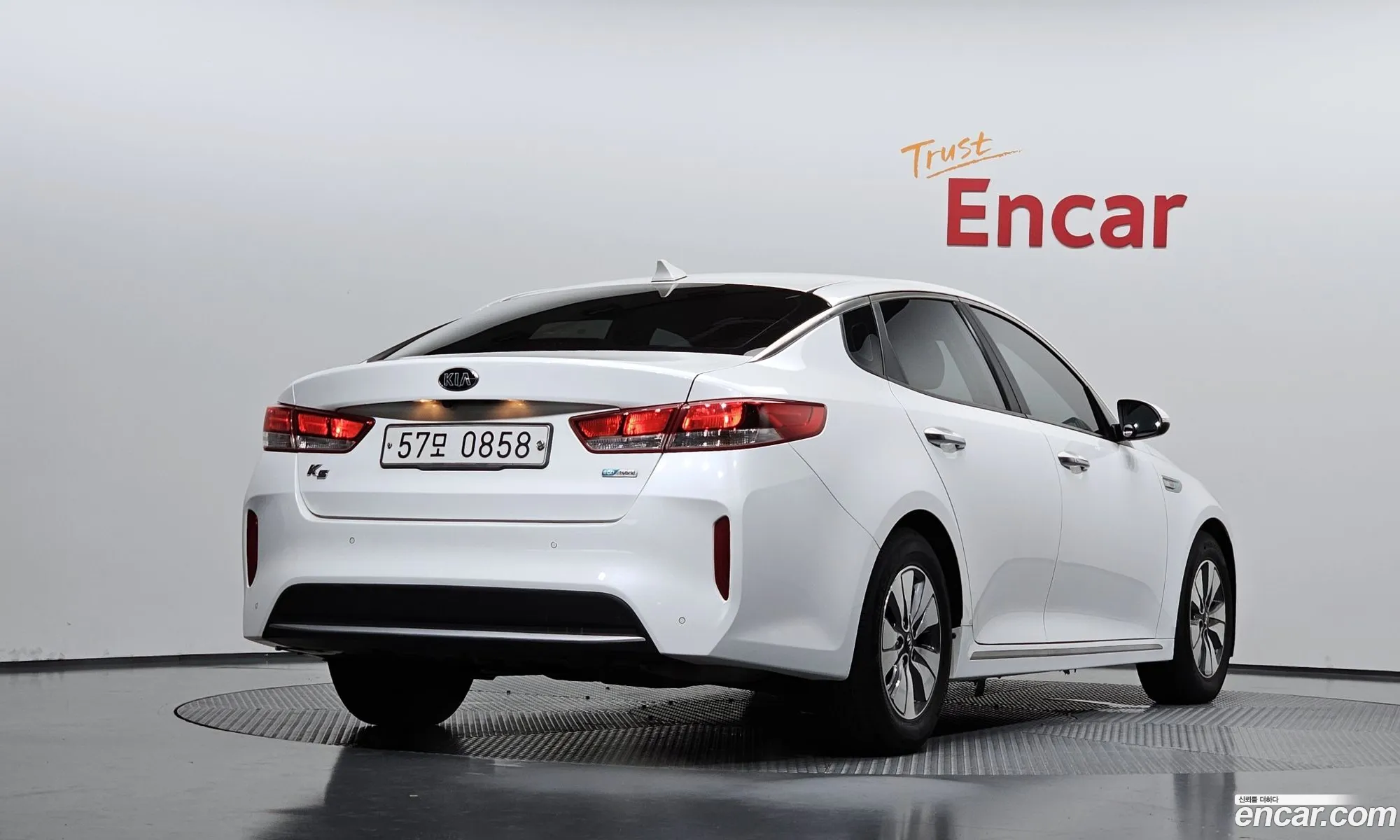 Kia K5 Hybrid 2016 — 18