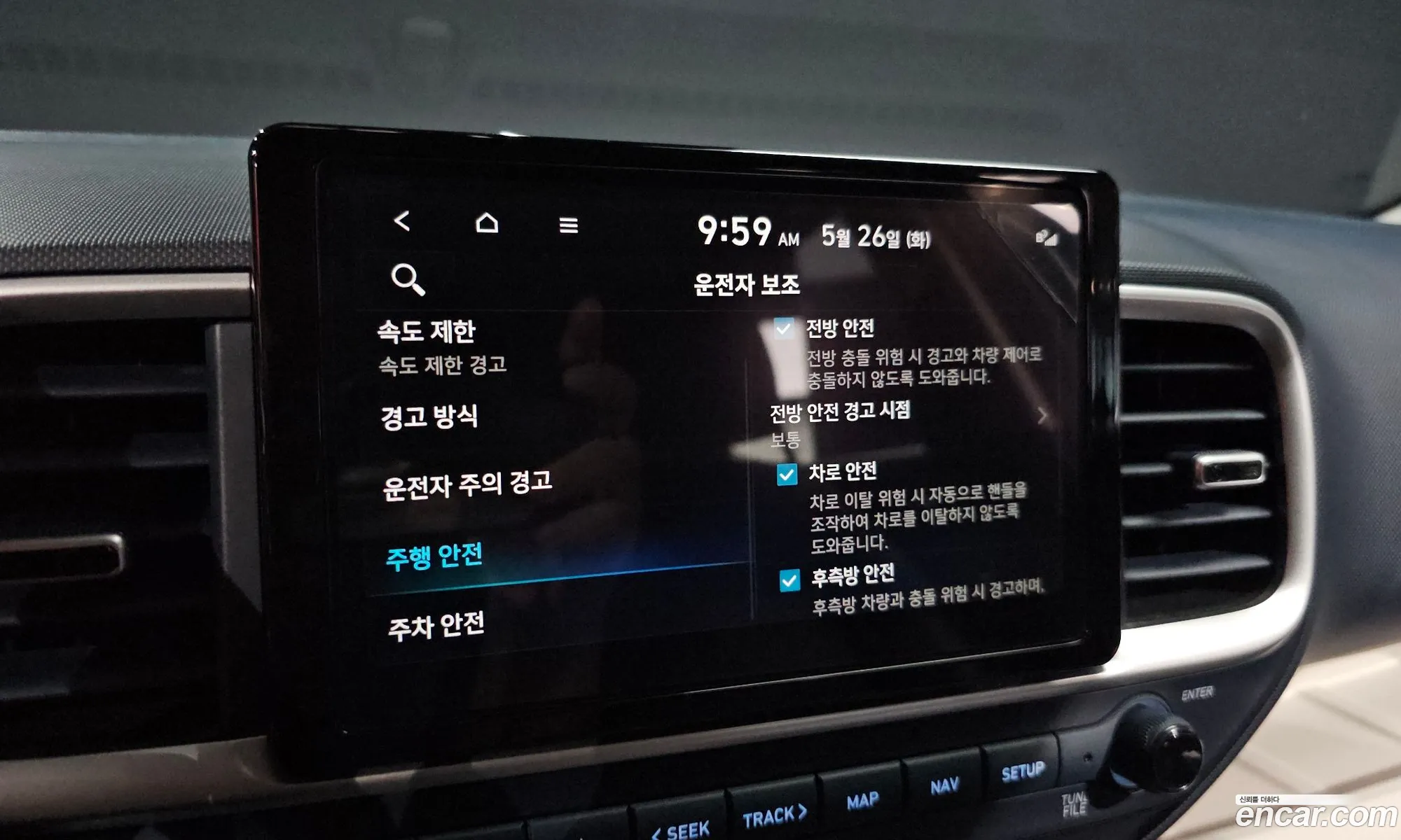 Hyundai Venue 2024 — 17