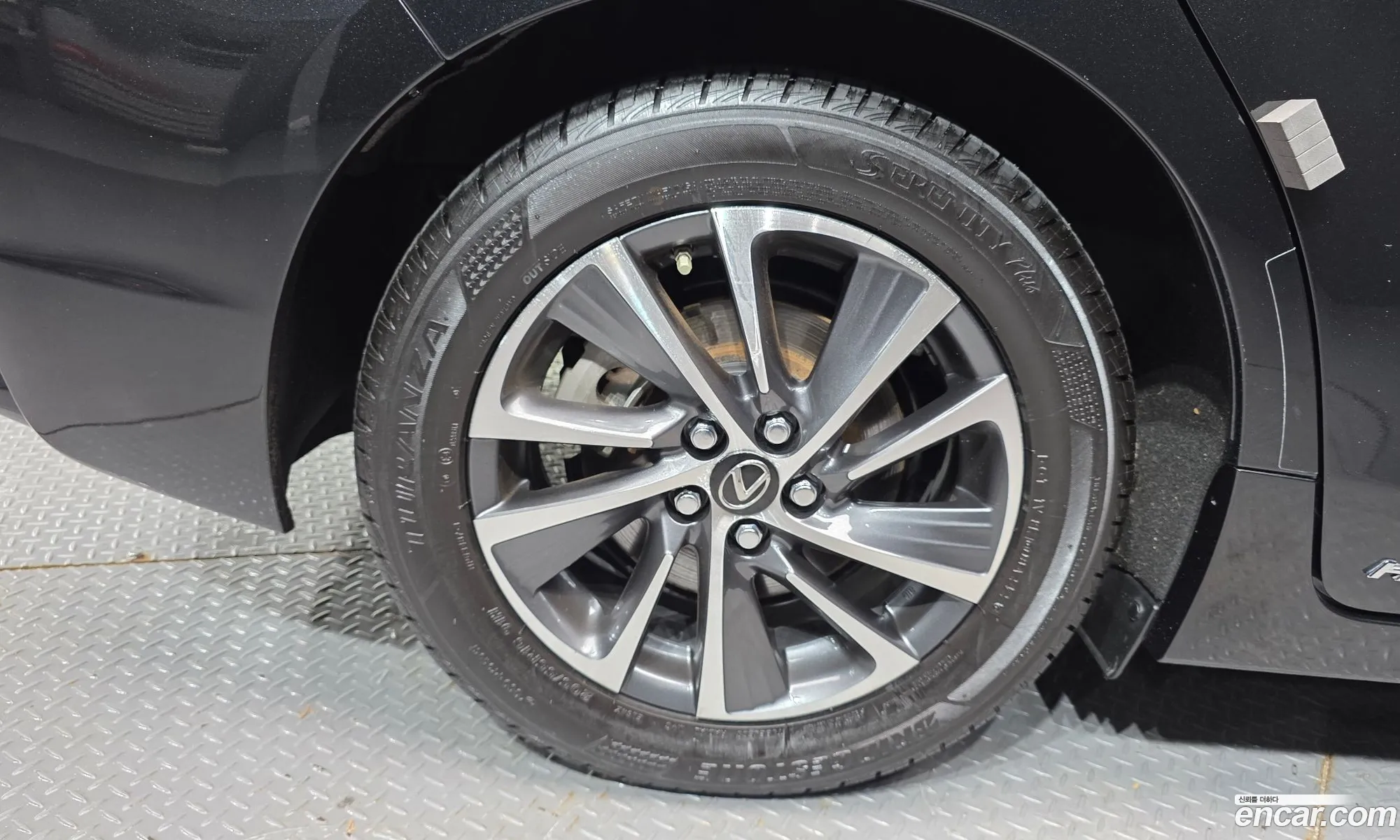 Lexus CT200h 2017 JTHKD5BH8J2314495 — 7