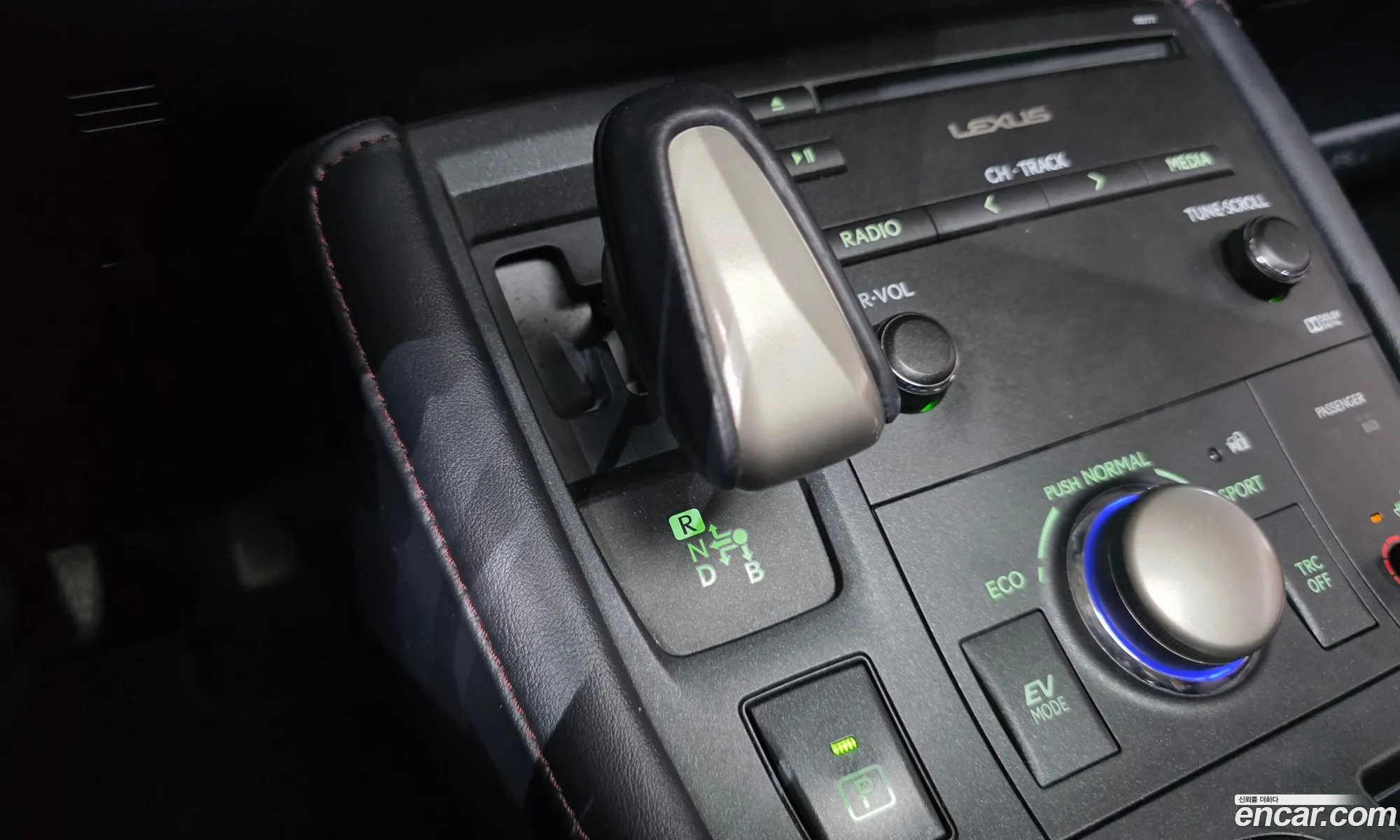 Lexus CT200h 2017 JTHKD5BH8J2314495 — 6