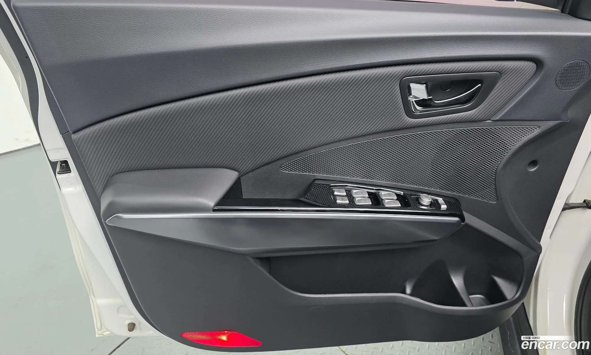KG Mobility (SsangYong) Tivoli Armour 2018 — 15
