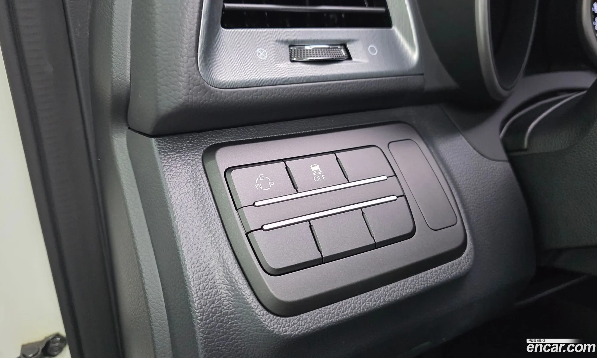KG Mobility (SsangYong) Tivoli Armour 2018 — 25