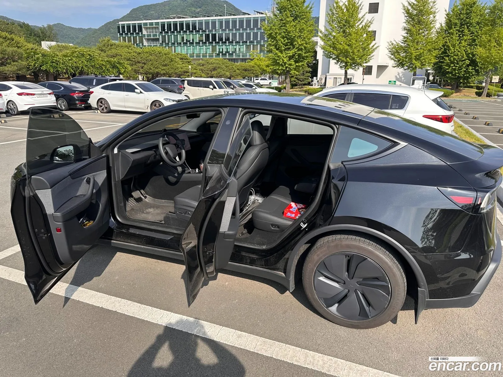 Tesla Model Y 2025 — 7