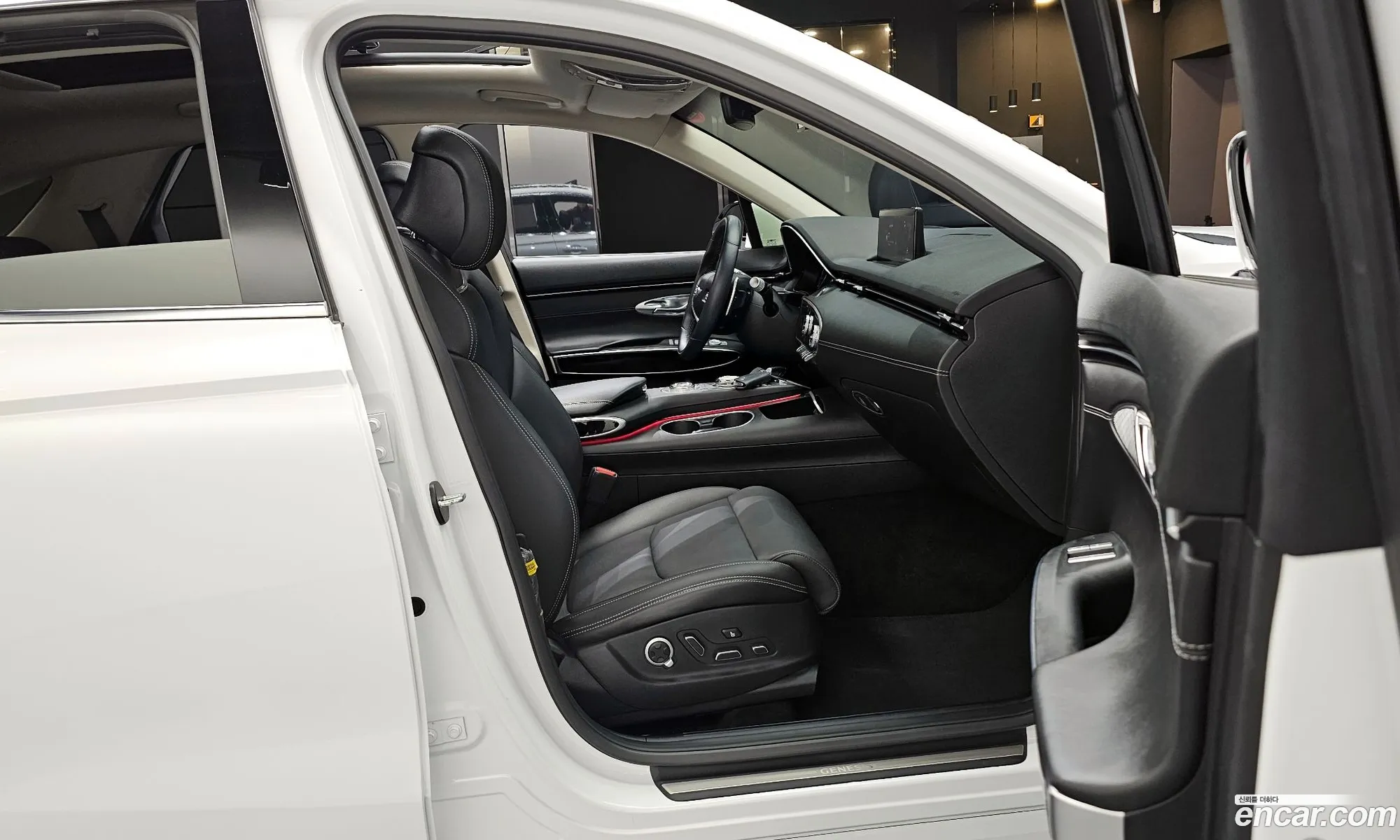 Genesis GV70 2023 — 28