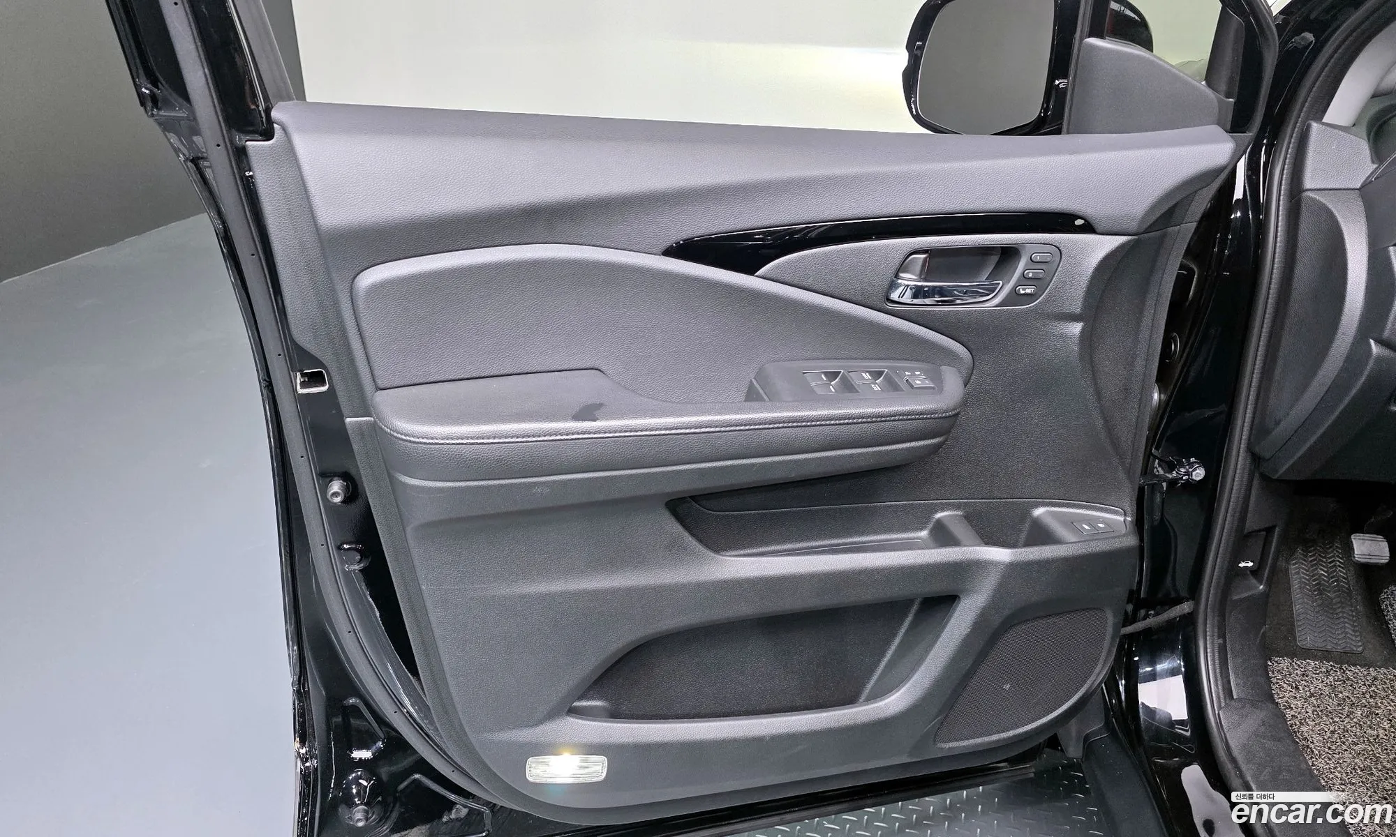 Honda Pilot 2017 5FNYF6850HB200750 — 30