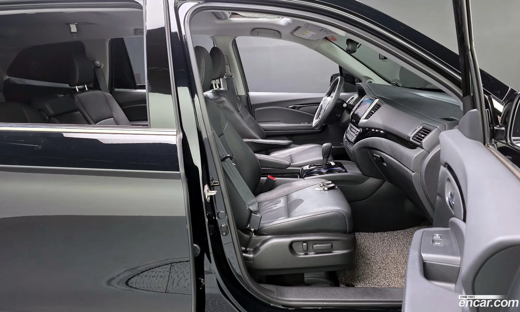Honda Pilot 2017 5FNYF6850HB200750 — 26