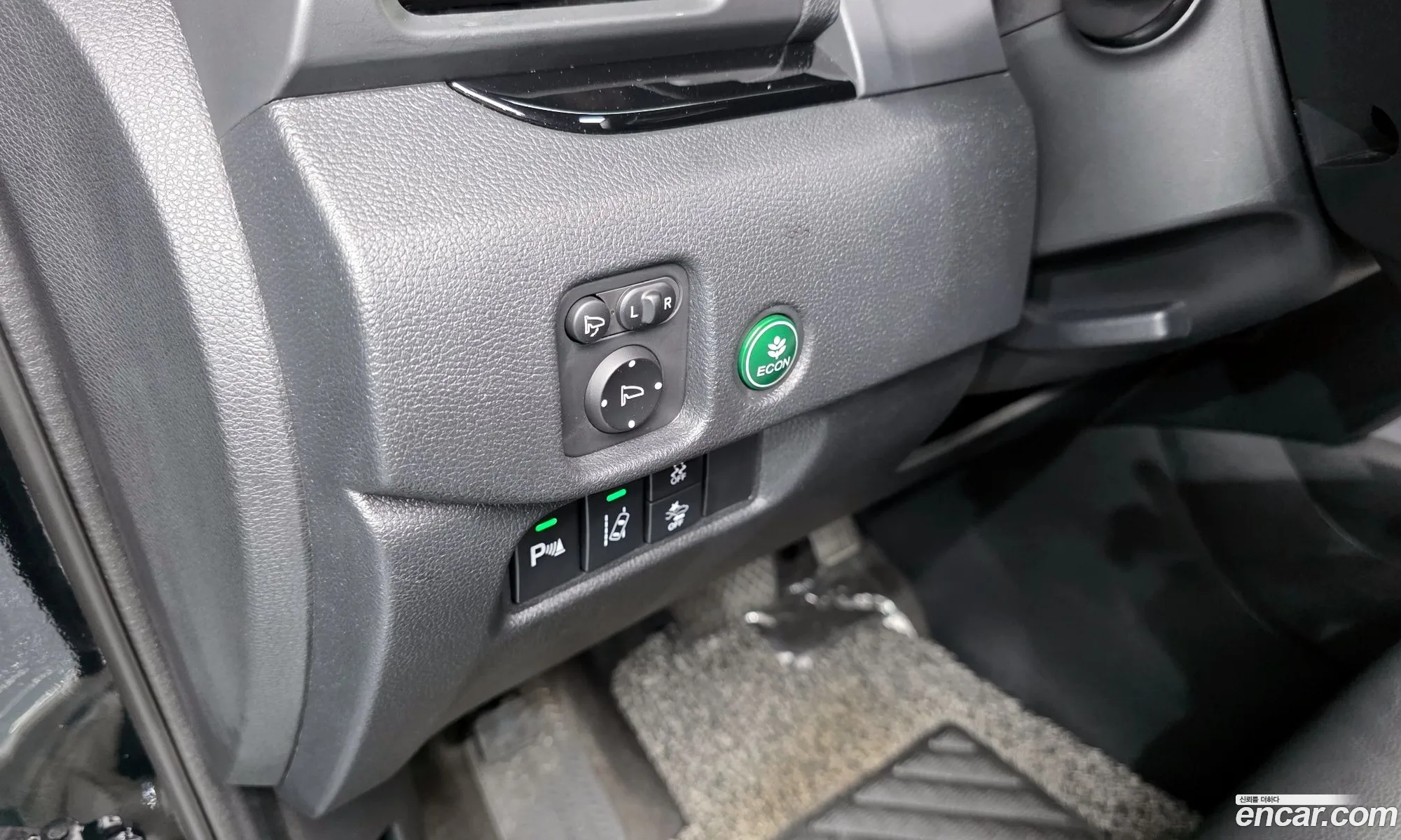 Honda Pilot 2017 5FNYF6850HB200750 — 31