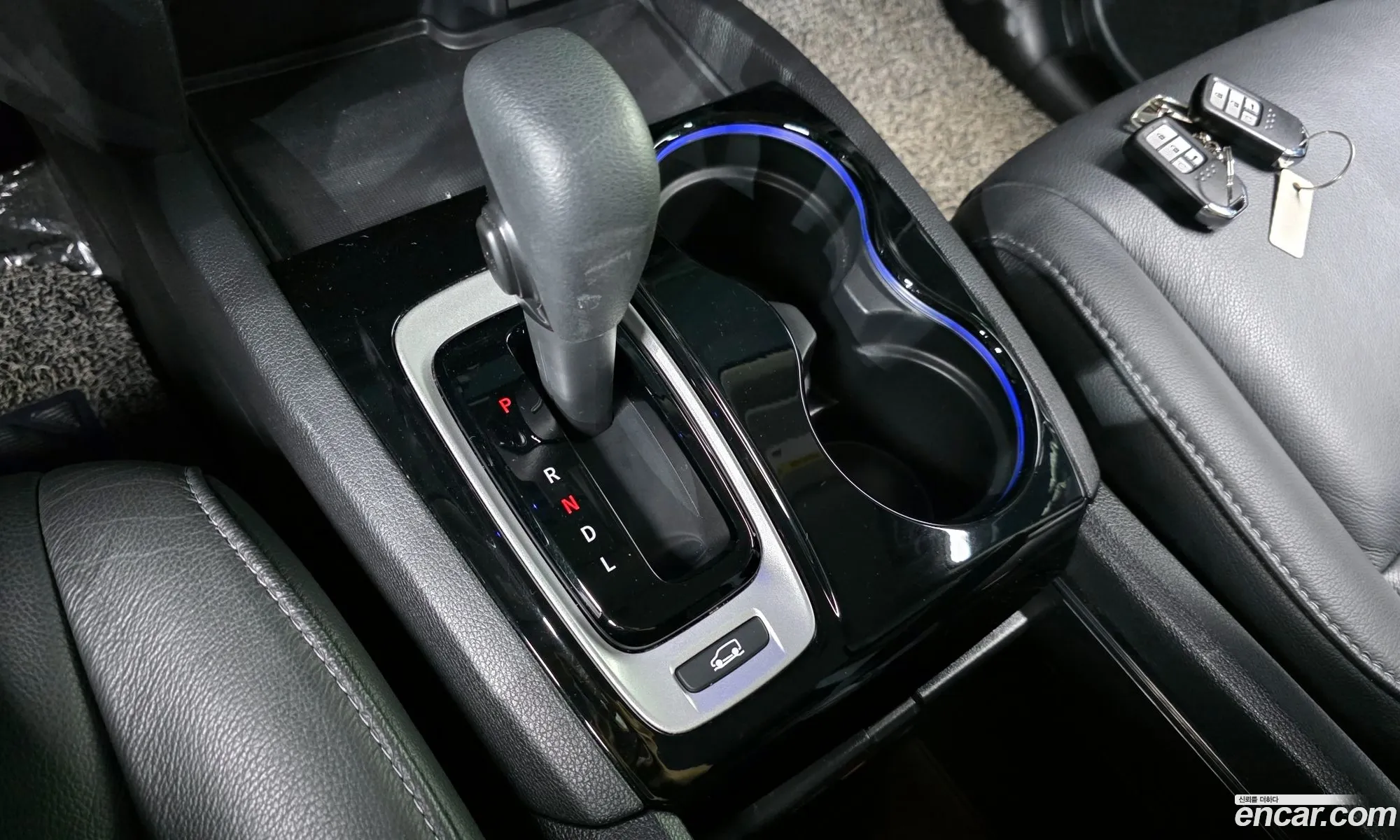 Honda Pilot 2017 5FNYF6850HB200750 — 32