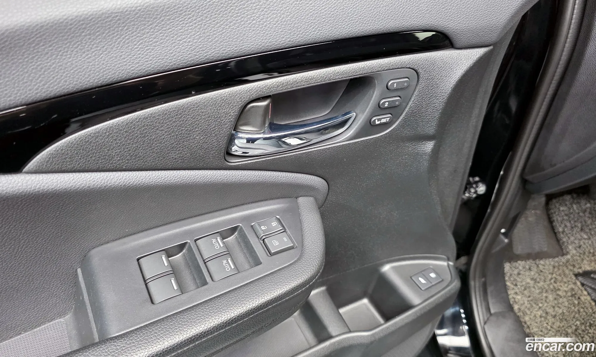 Honda Pilot 2017 5FNYF6850HB200750 — 34