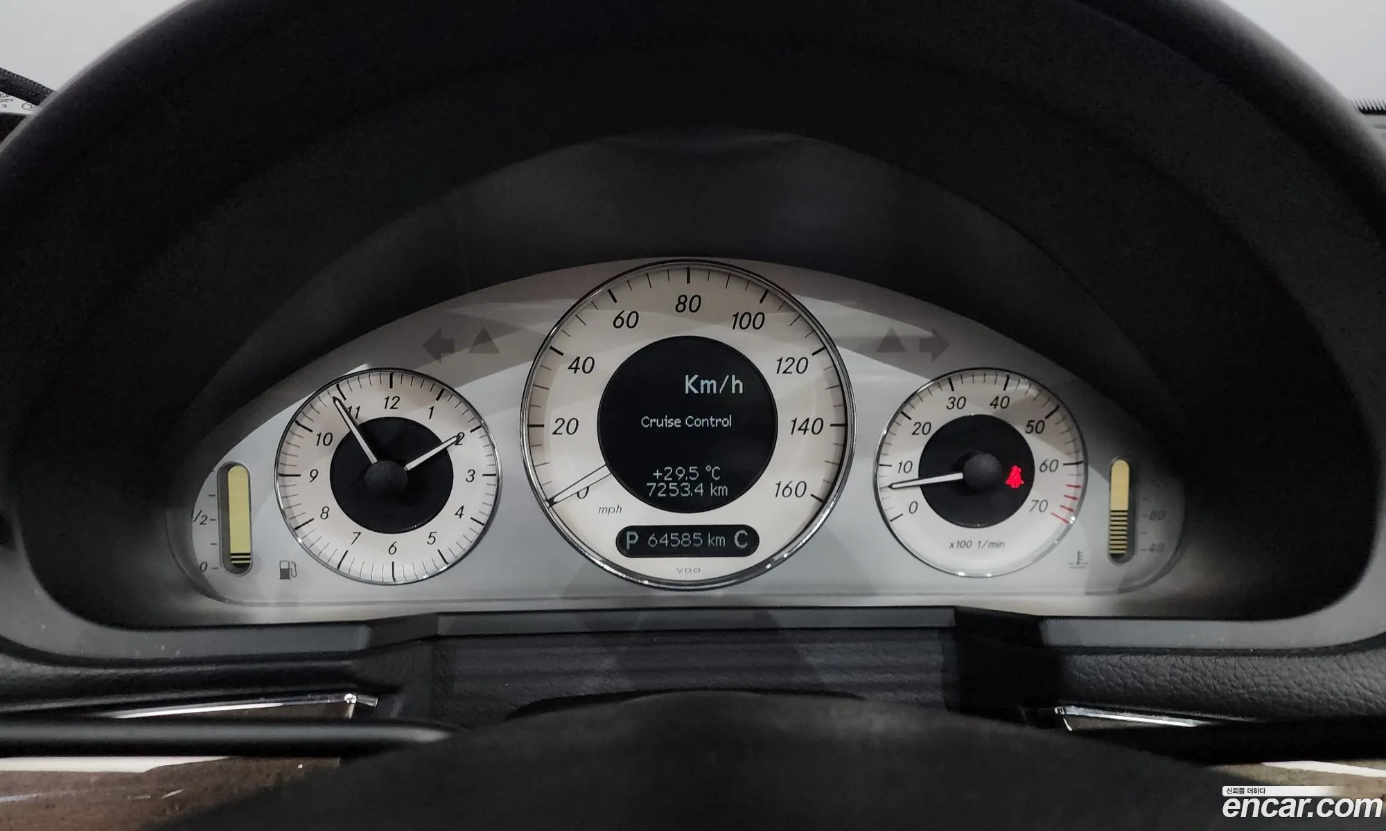 Mercedes-Benz E-Class W211 2009 WDBUF56XX9B369420 — 4