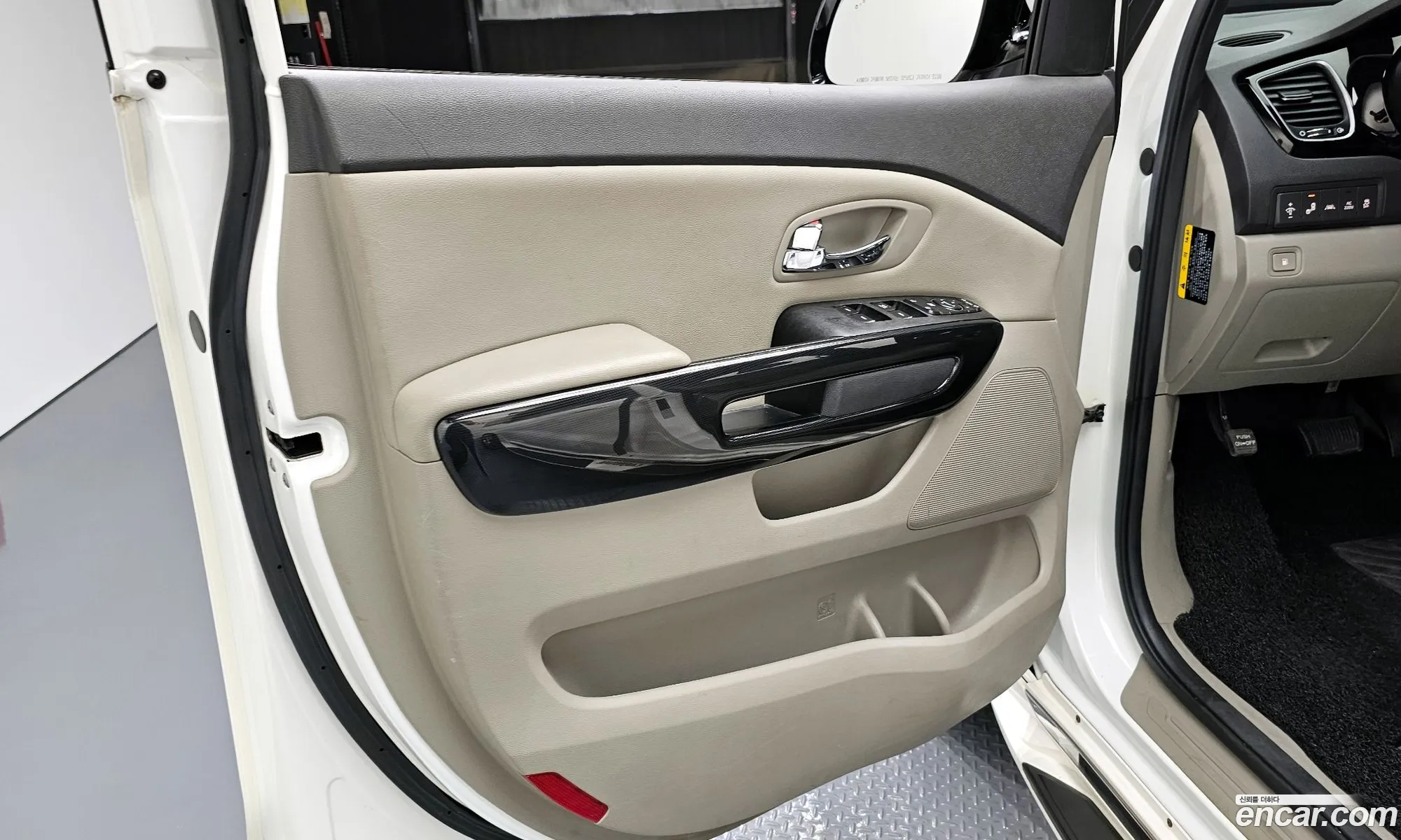 Kia Carnival 2017 — 23