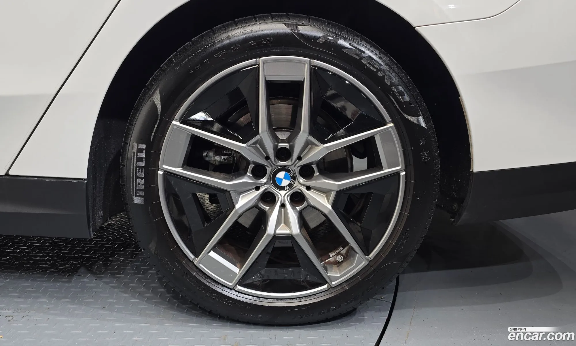 BMW 5 Series 2023 WBA21FJ09RCP43580 — 17