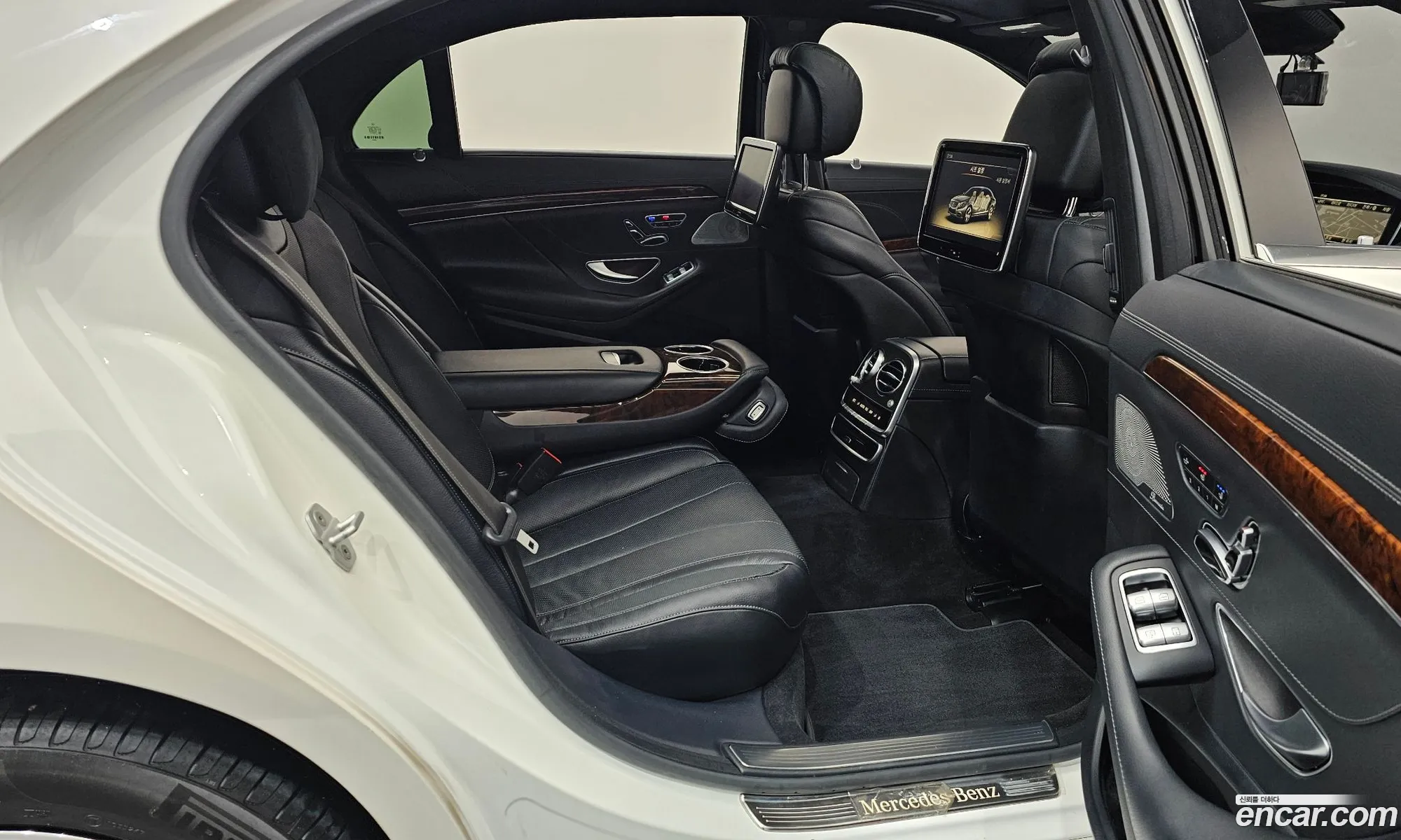 Mercedes-Benz S-Class W222 2014 WDDUG3CB8EA038143 — 17
