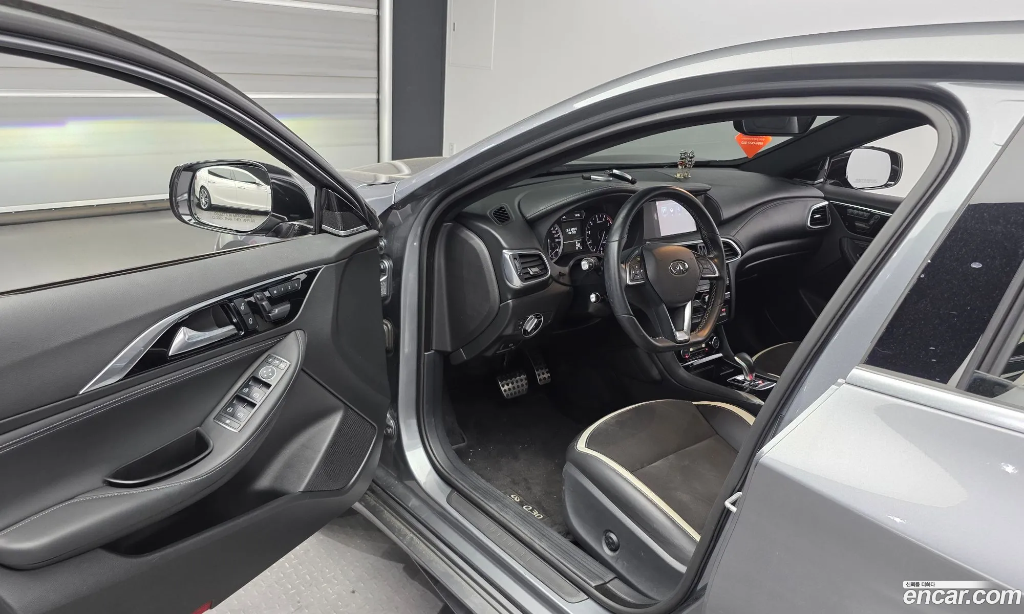 Infiniti Q30
