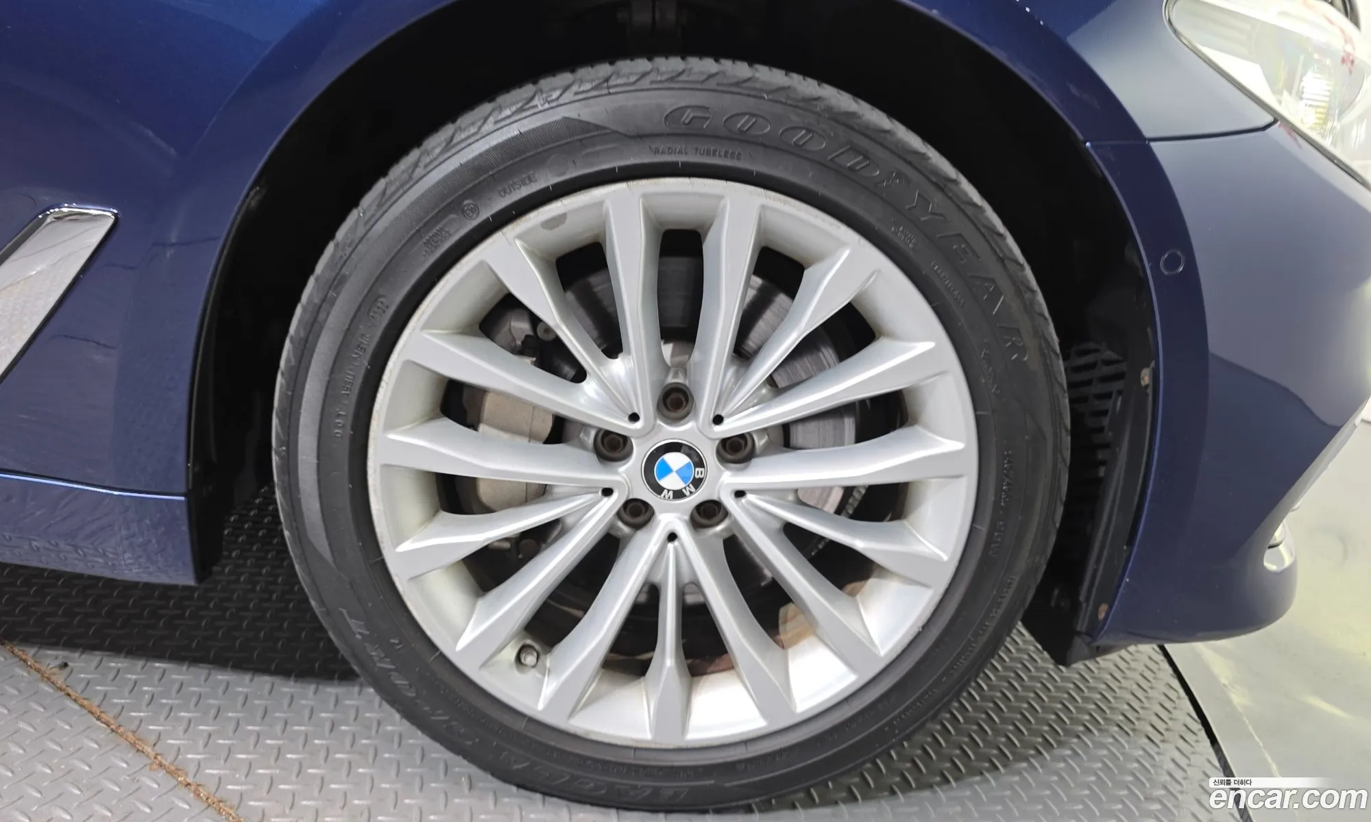 BMW 5 Series 2019 WBAJD9101KWW51274 — 10
