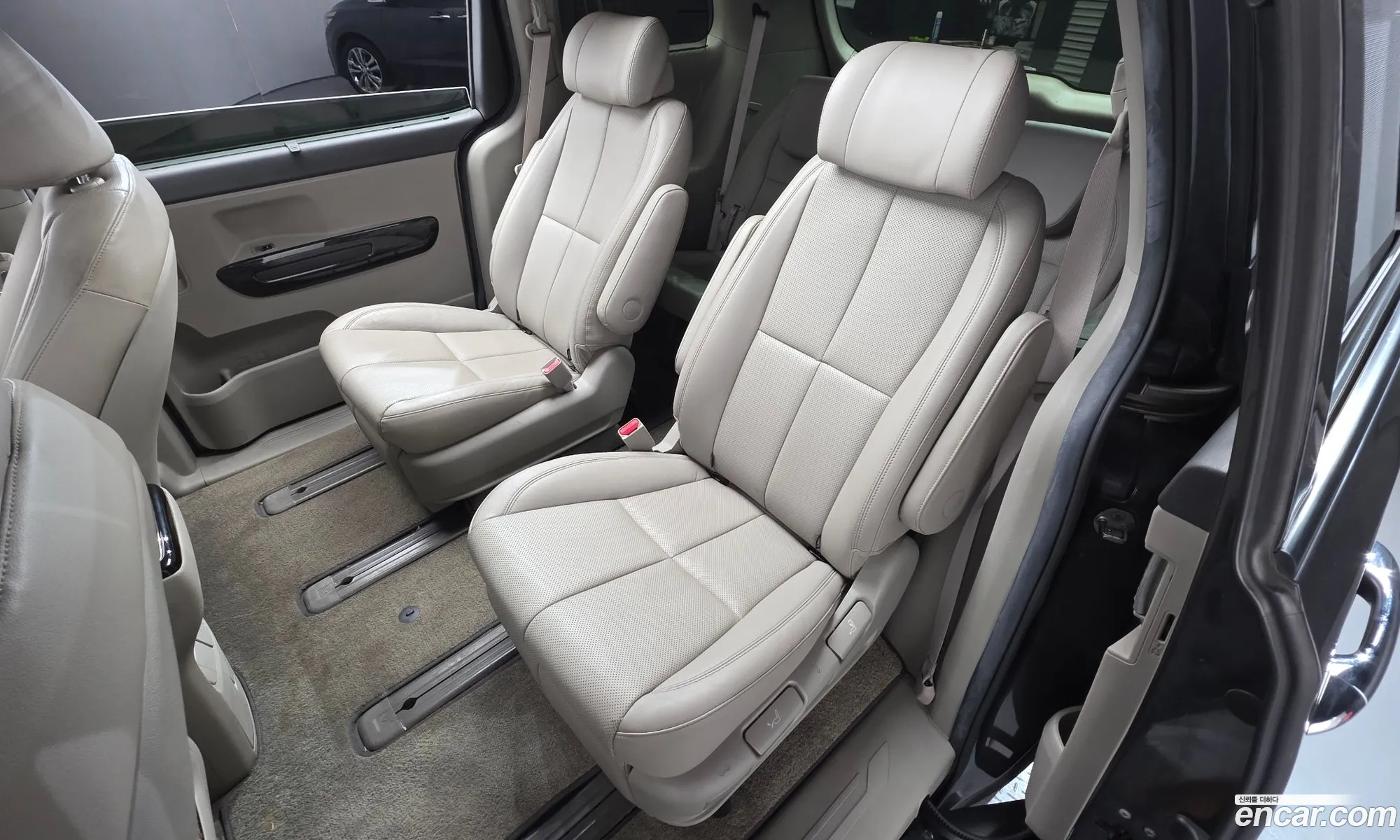 Kia Carnival 2016 KNAMB81ABHS304638 — 7