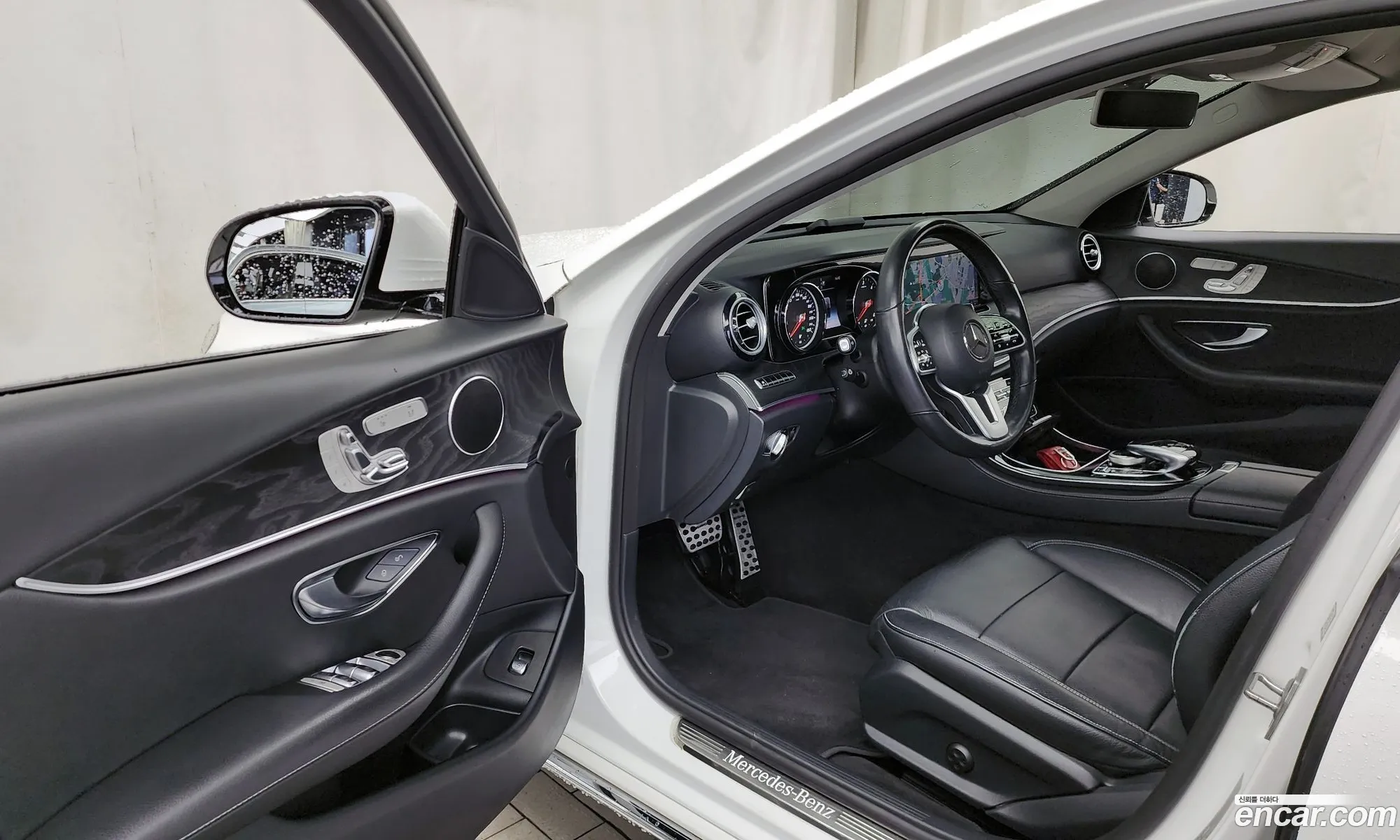Mercedes-Benz E-Class W213 2018 WDDZF0EBXKA492703 — 3