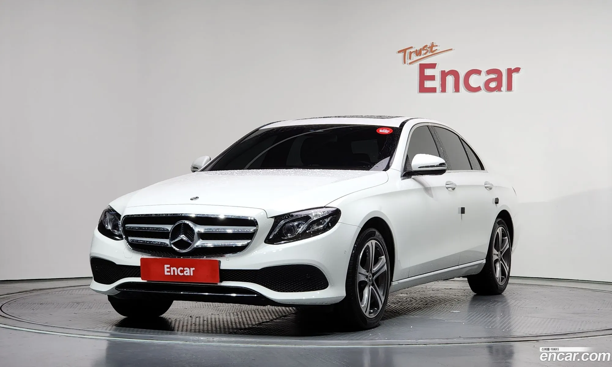 Mercedes-Benz E-Class W213 2018 WDDZF0EBXKA492703 — 18
