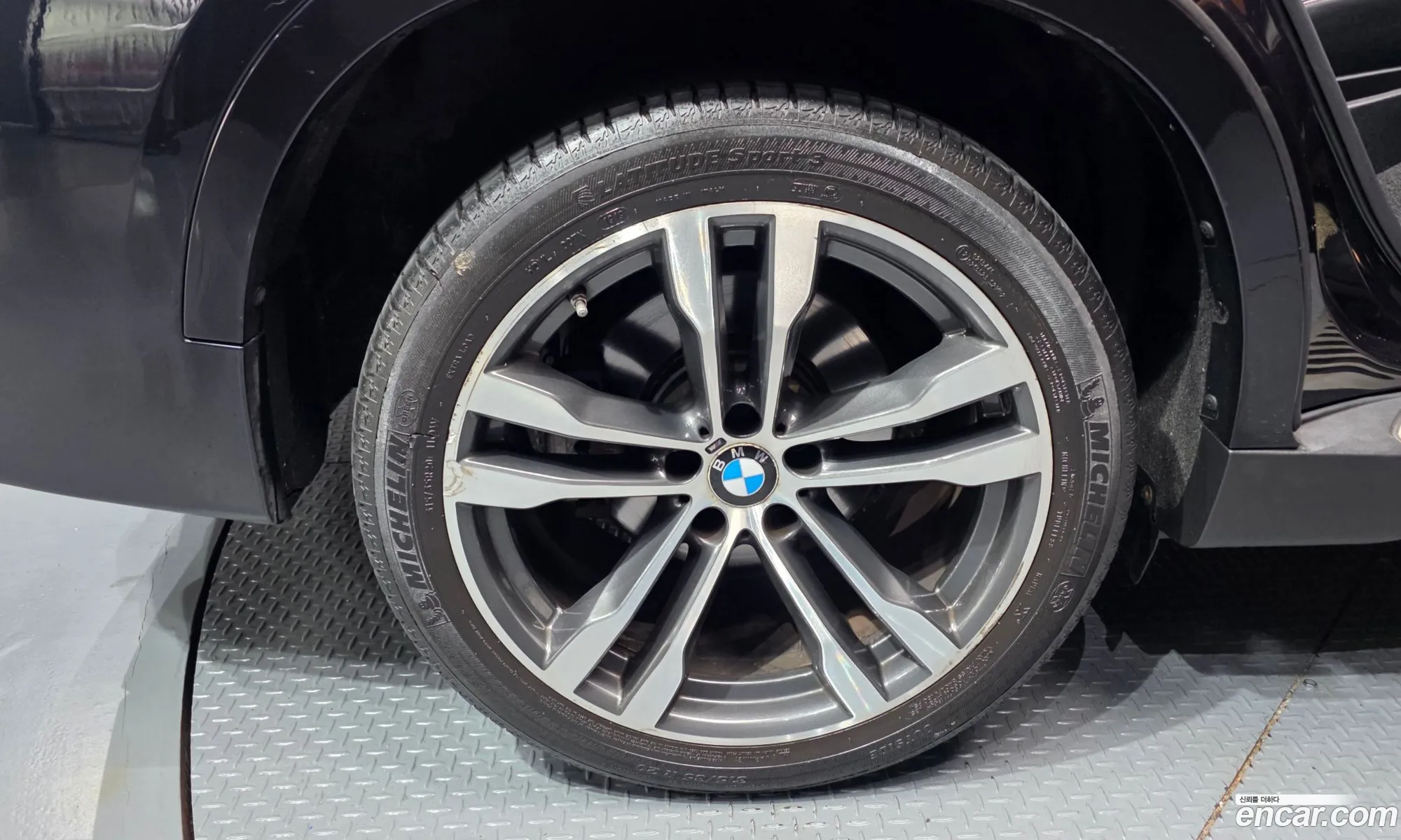 BMW X6 2015 WBAKV6103F0N48818 — 16