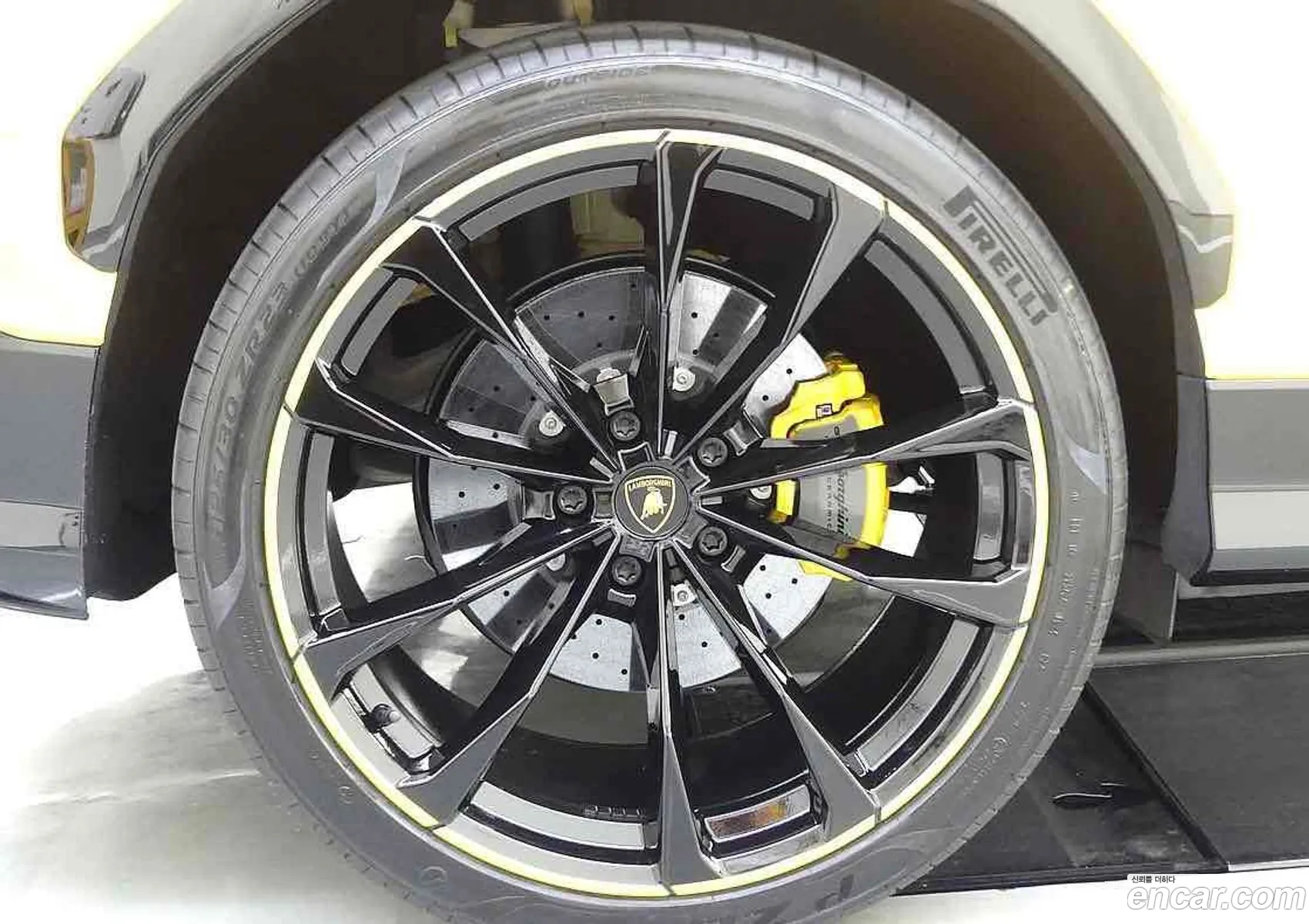 Lamborghini Urus 2024 — 2