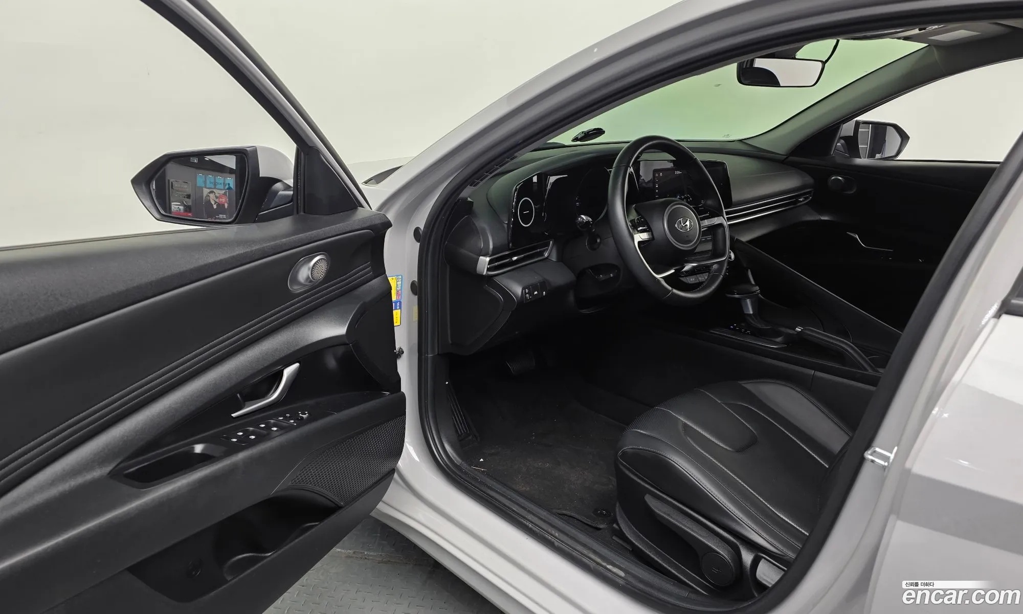 Hyundai Elantra 2020 — 16