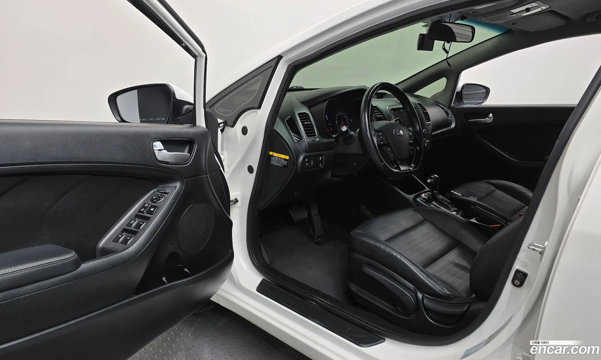 Kia K3 2016 — 17