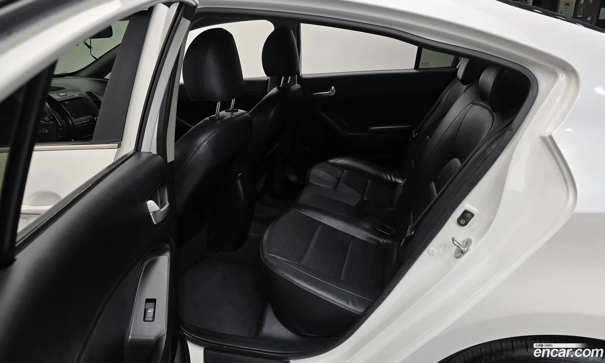 Kia K3 2016 — 10