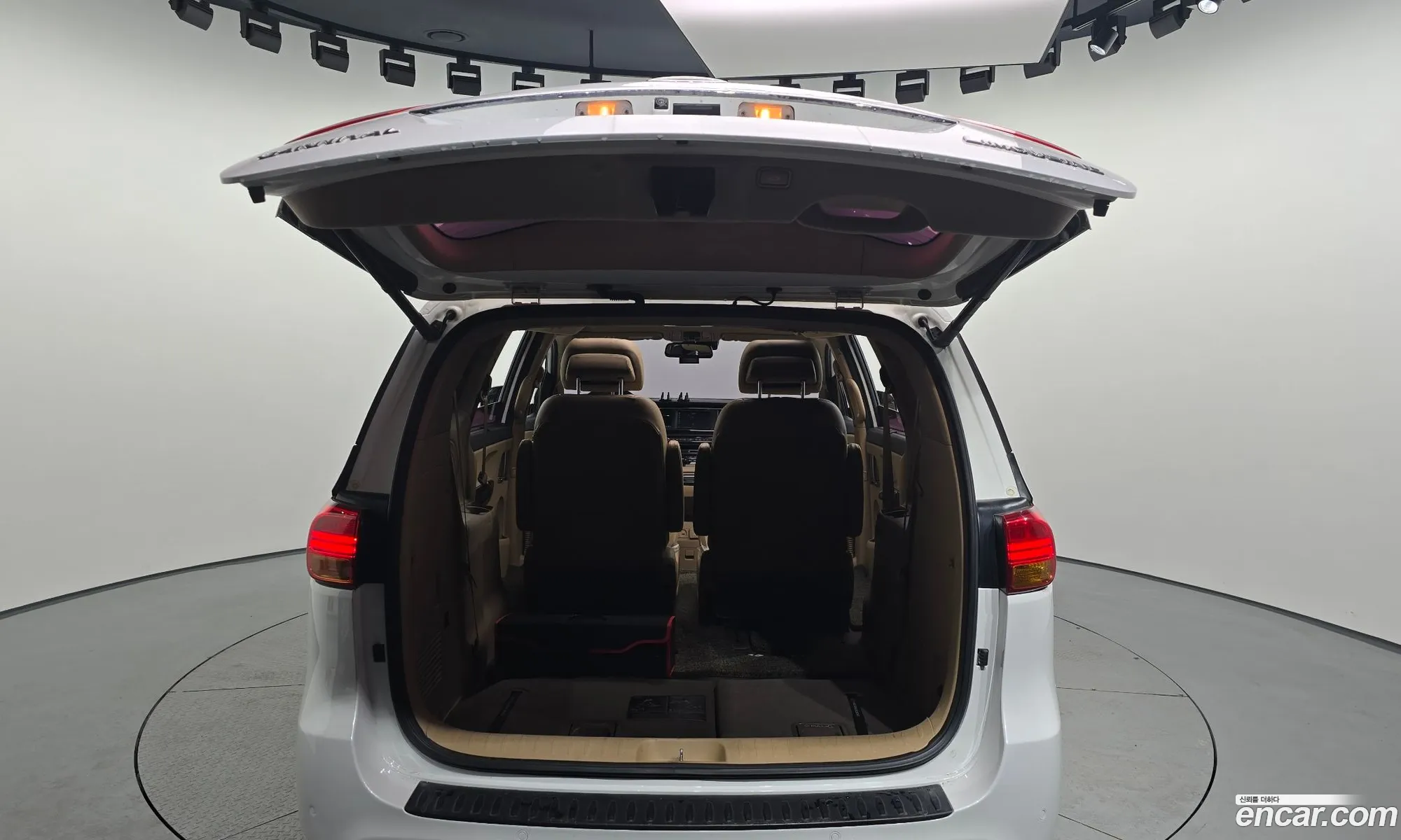 Kia Carnival 2015 — 8