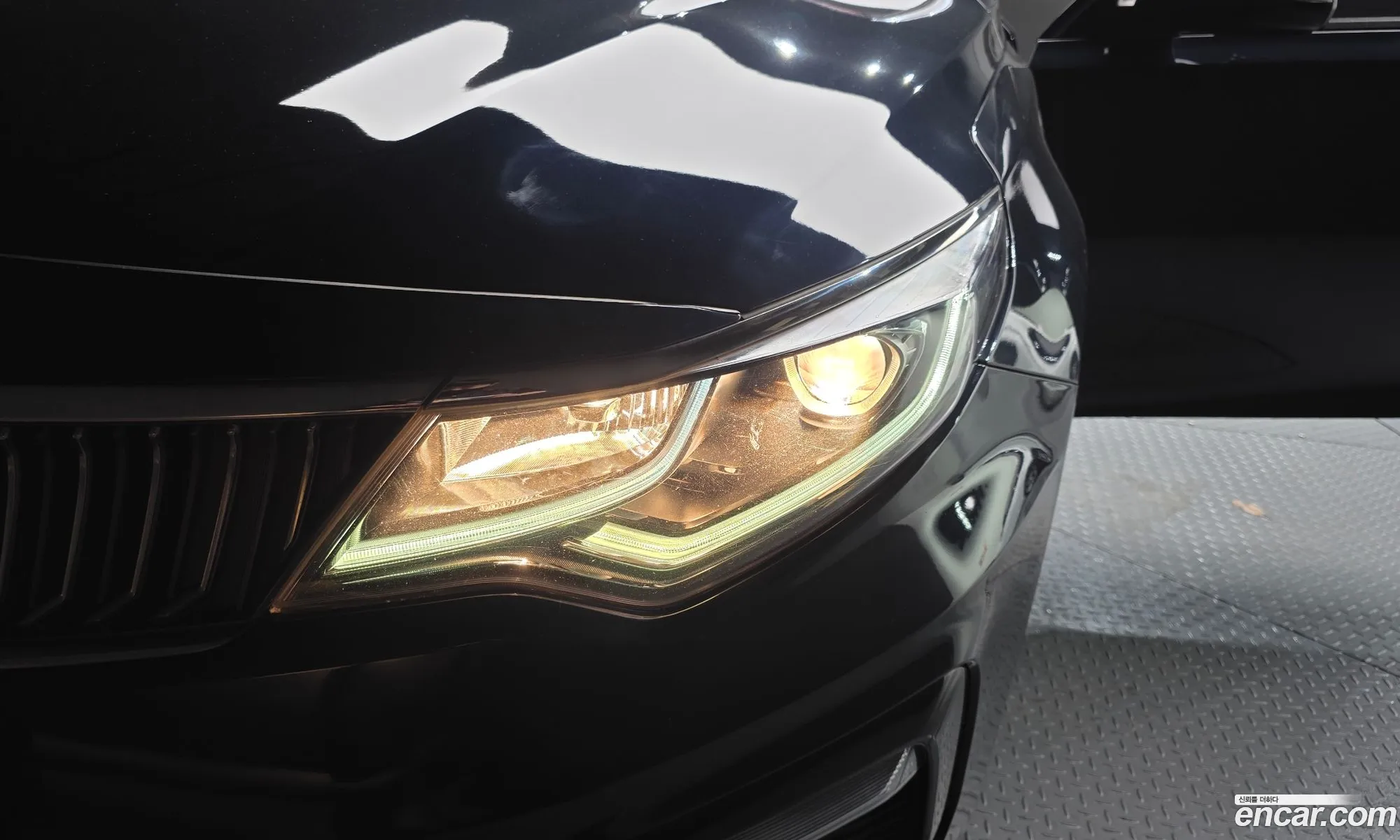 Kia K5 2018 KNAGT411BKA323017 — 17