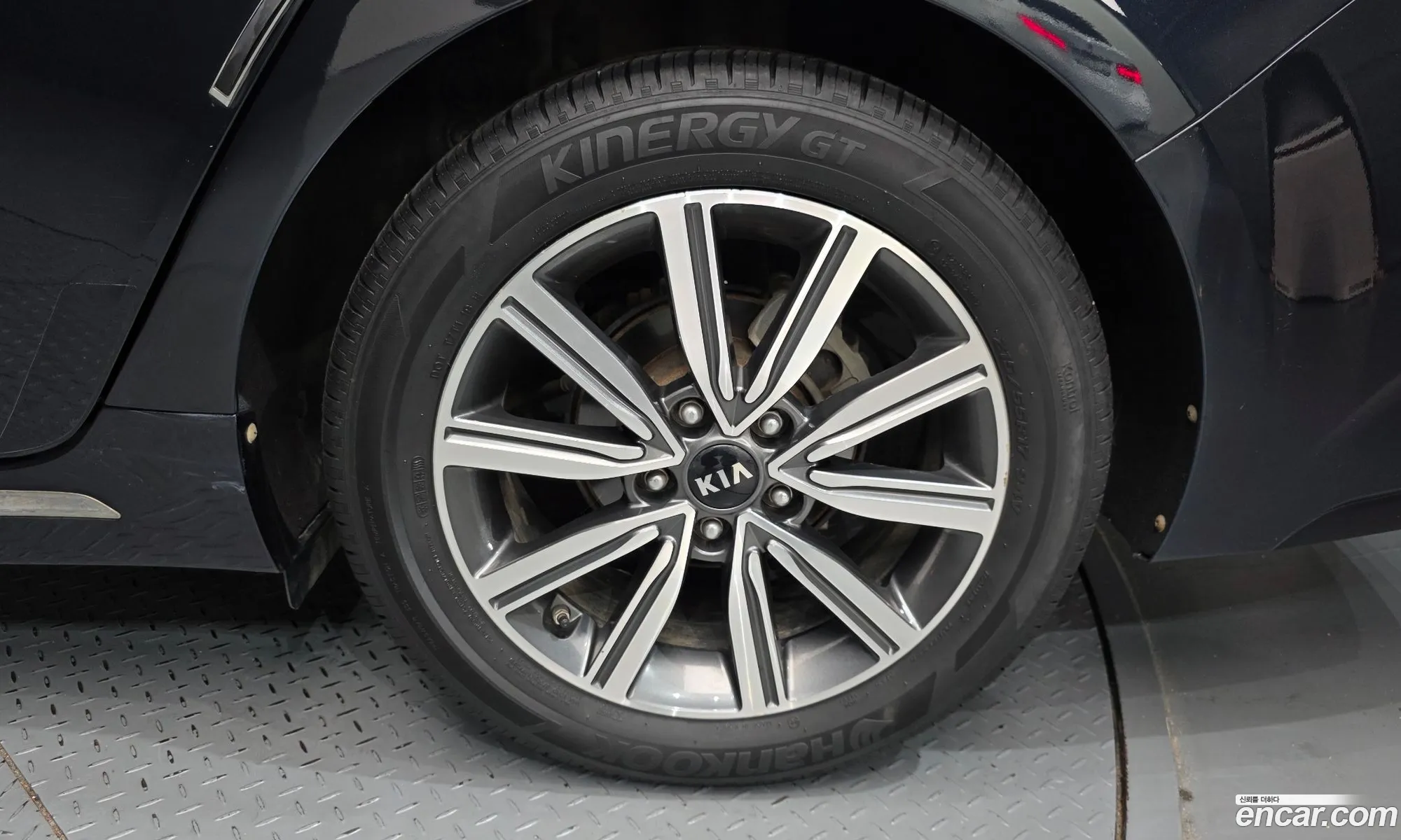 Kia K5 2018 KNAGT411BKA323017 — 3