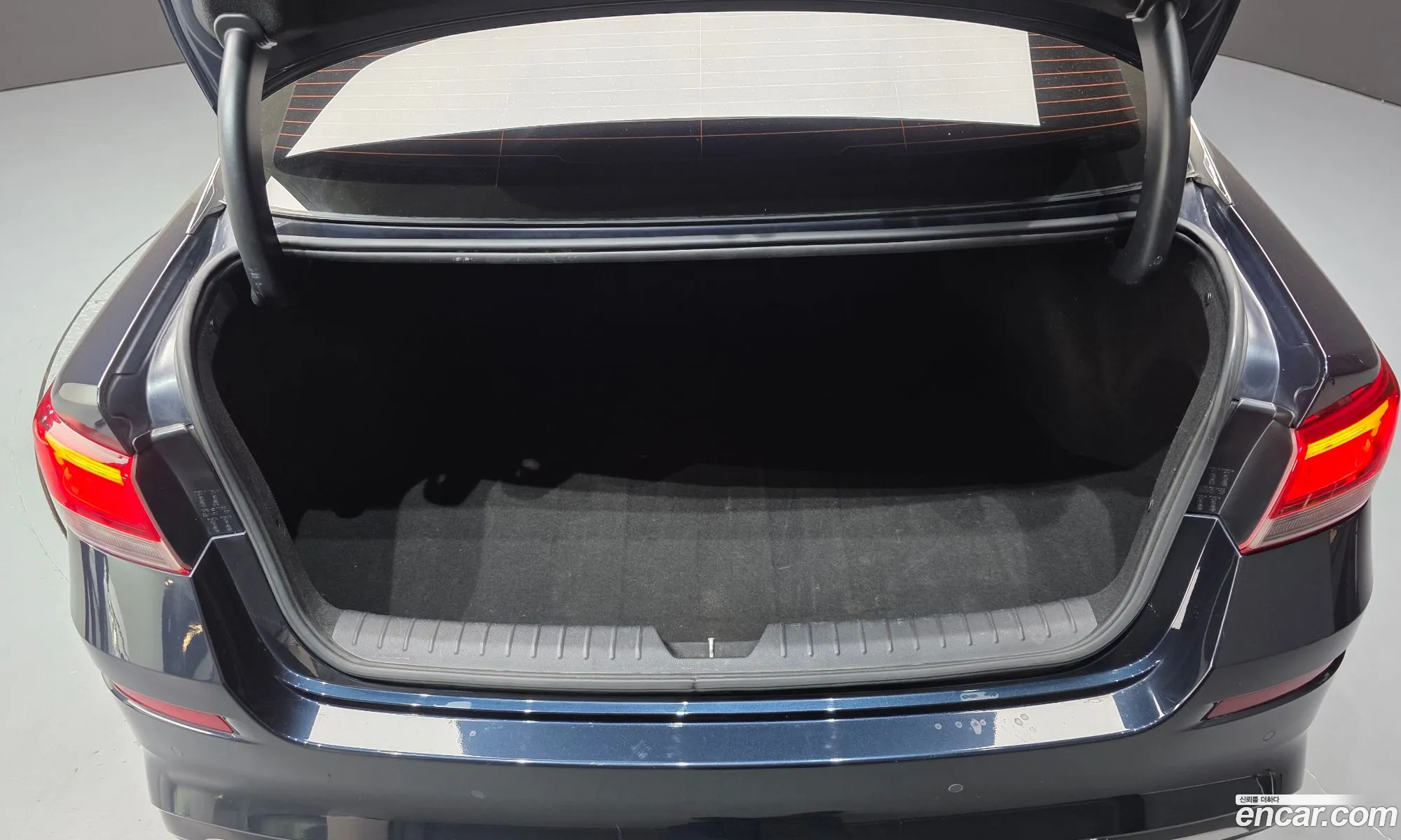 Kia K5 2018 KNAGT411BKA323017 — 12