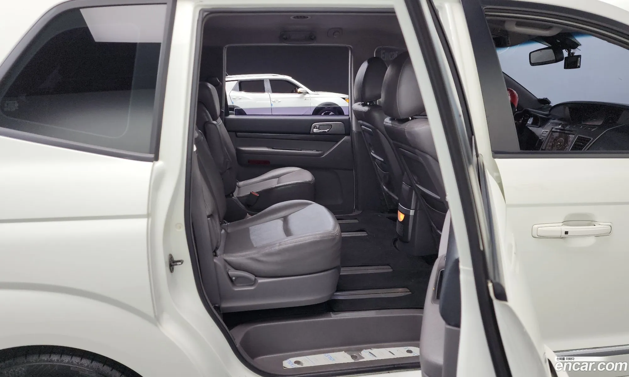 KG Mobility (SsangYong) Korando Turismo 2014 — 2