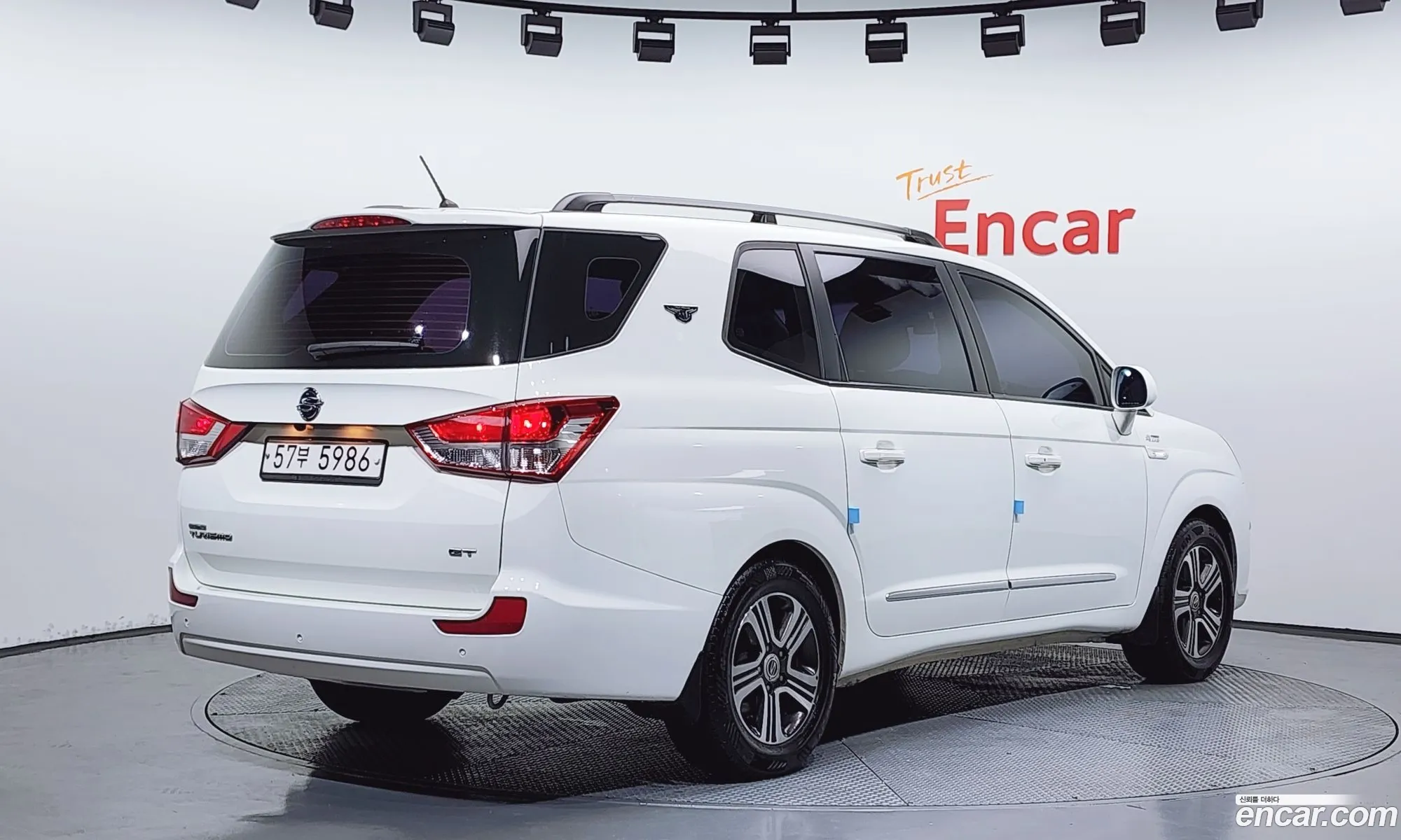 KG Mobility (SsangYong) Korando Turismo 2014 — 11