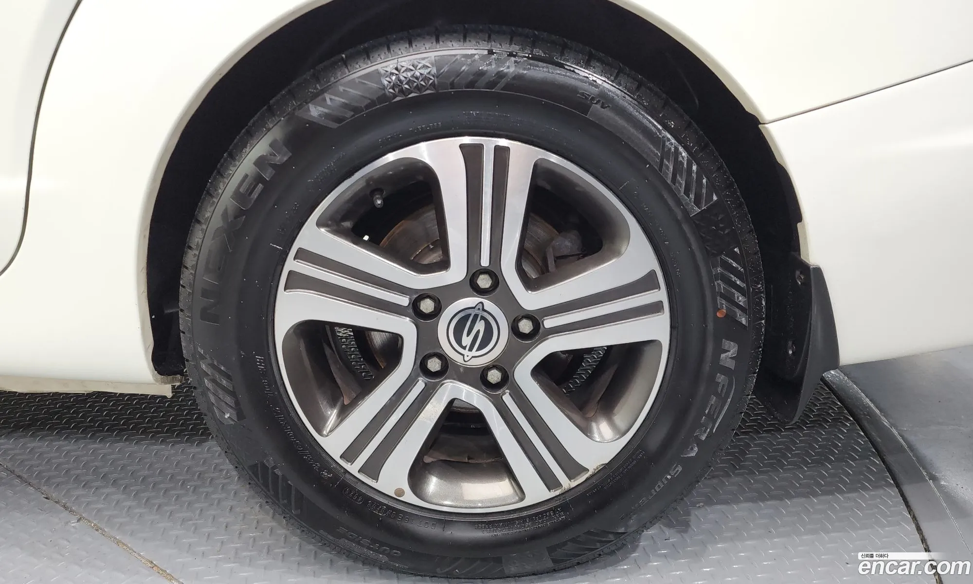 KG Mobility (SsangYong) Korando Turismo 2014 — 3
